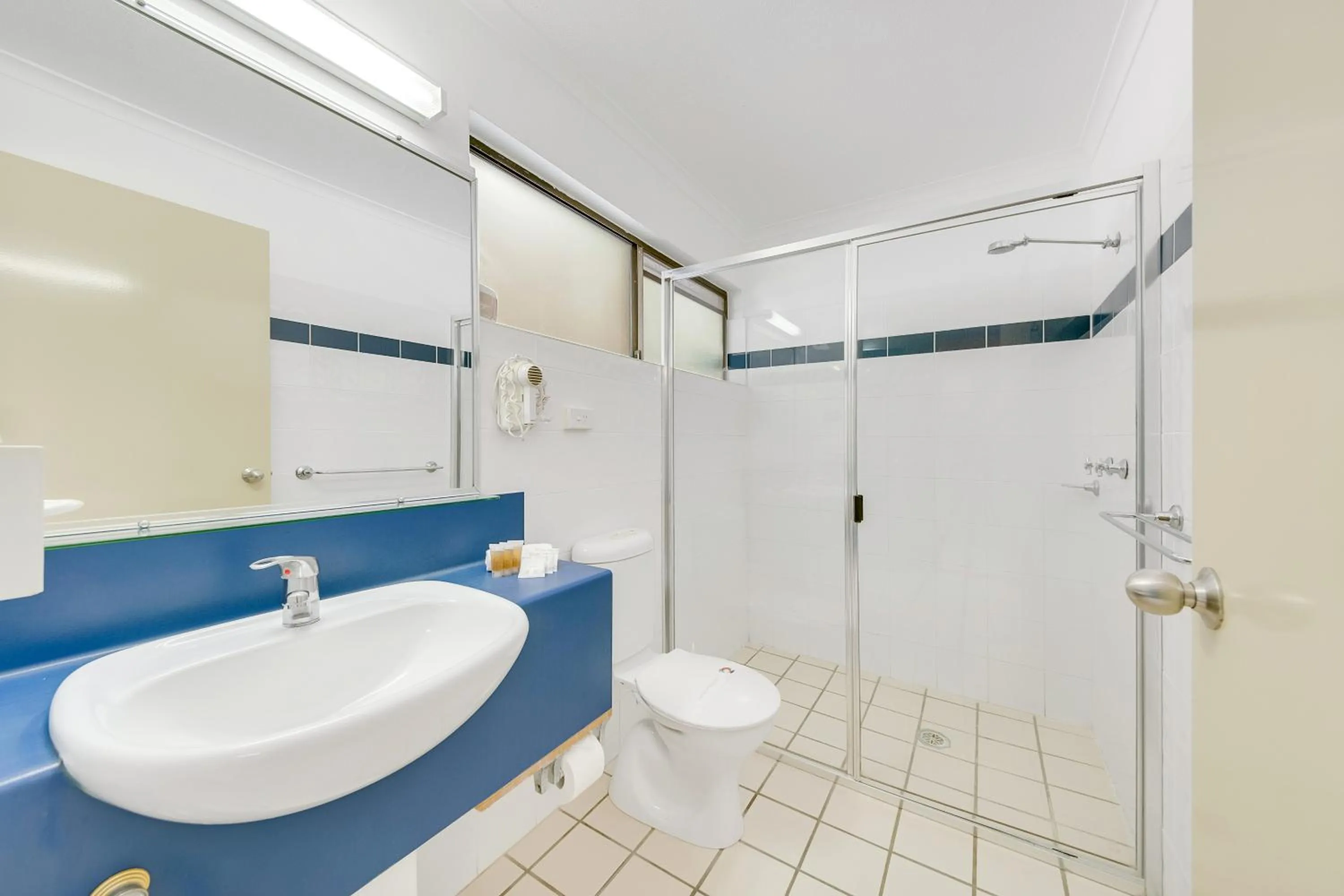 Bathroom in Gladstone Palms Motor Inn