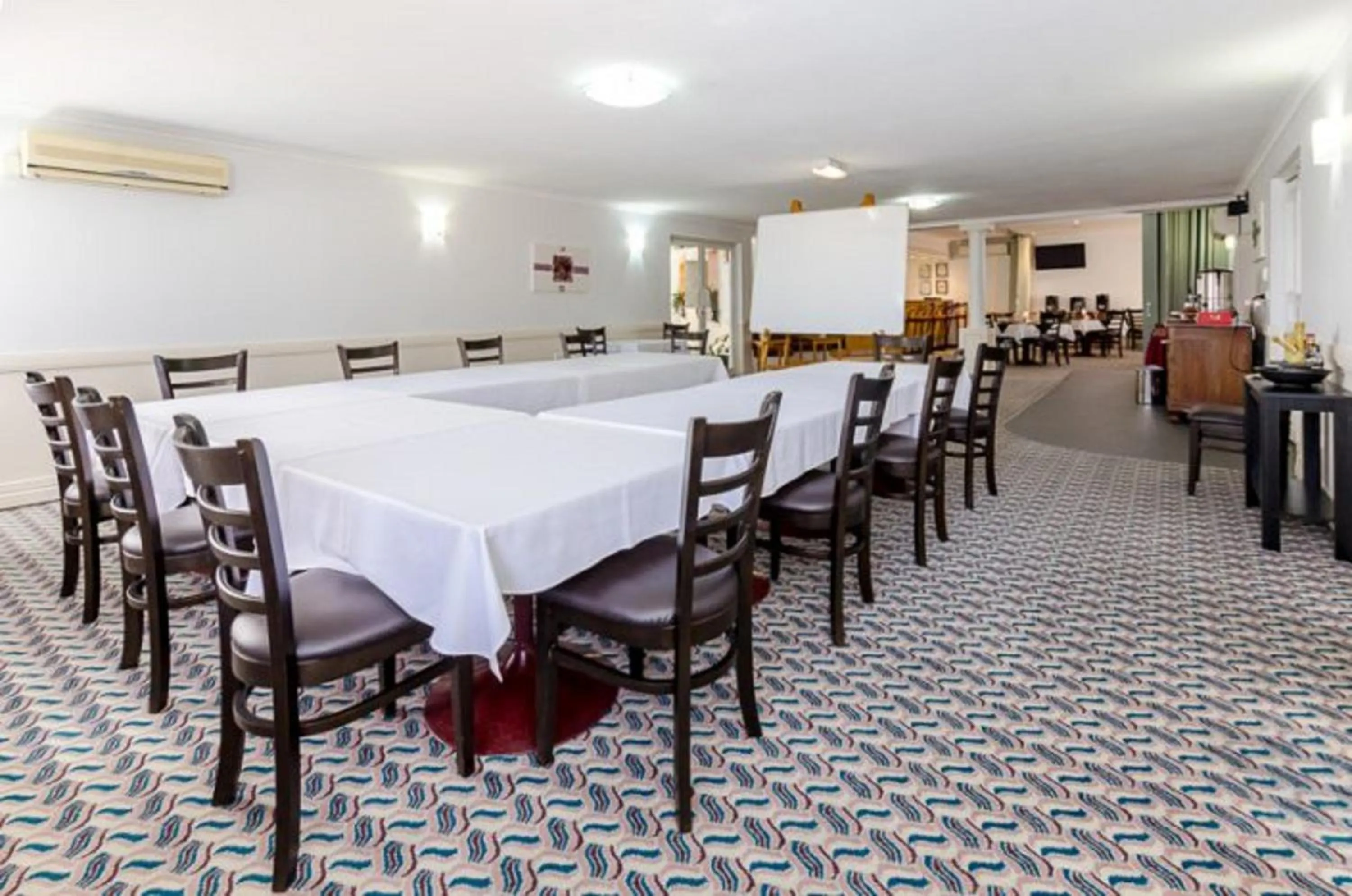 Business facilities in Gladstone Palms Motor Inn