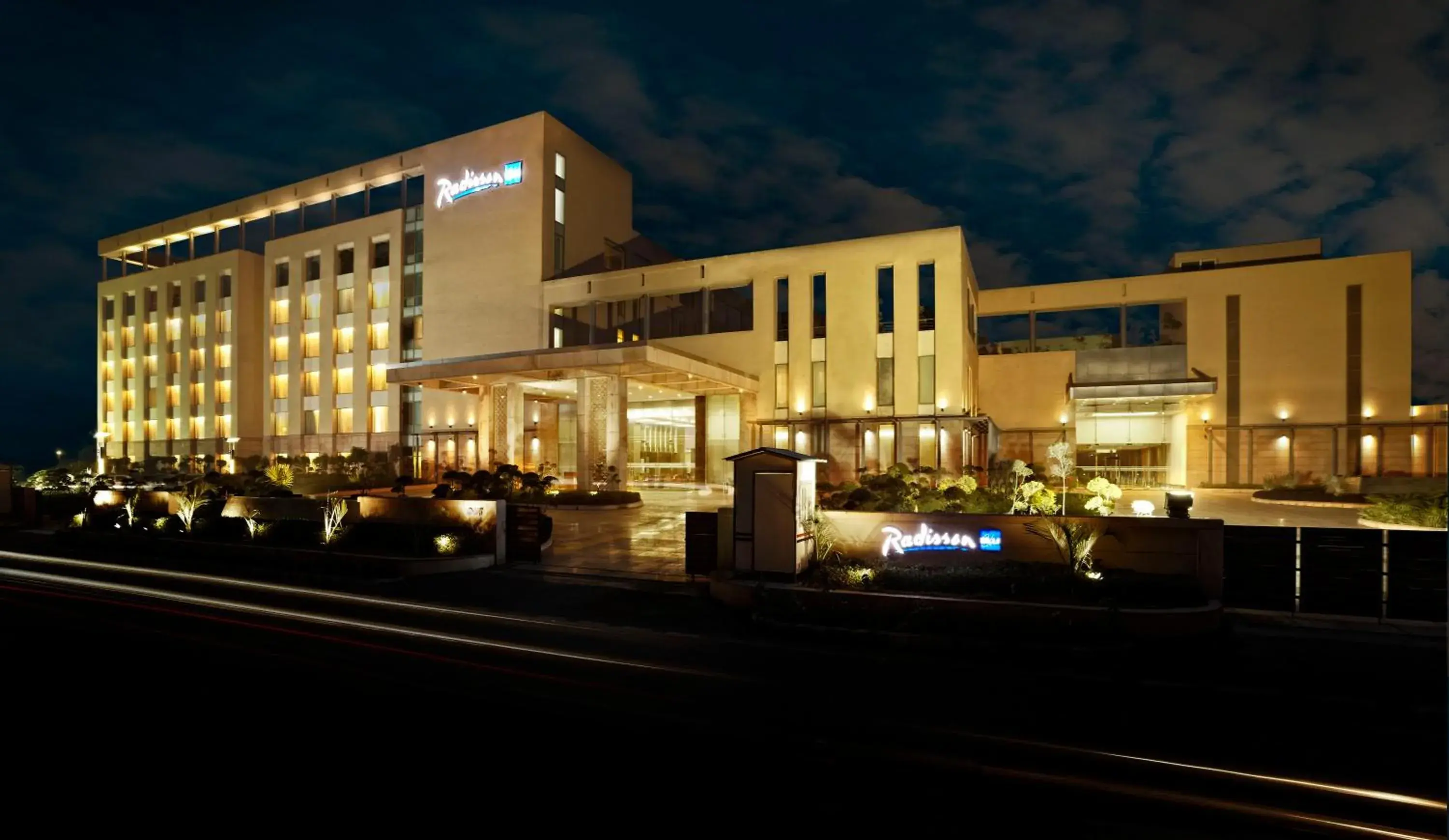 Facade/entrance in Radisson Blu Hotel Rudrapur Facade/entrance in Radisson Blu Hotel Rudrapur