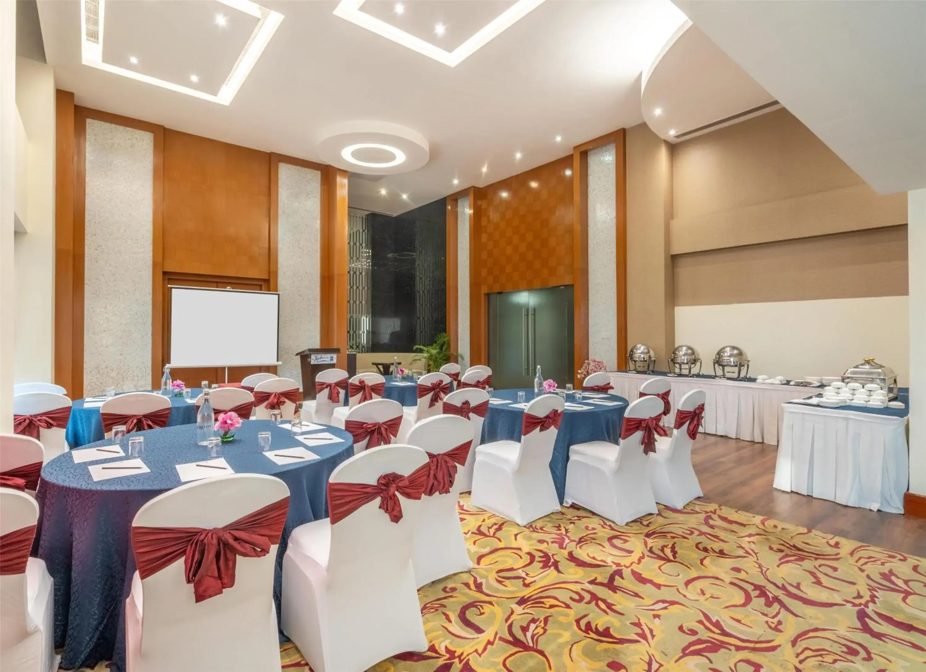 Restaurant/places to eat in Radisson Blu Hotel Rudrapur Restaurant/places to eat in Radisson Blu Hotel Rudrapur