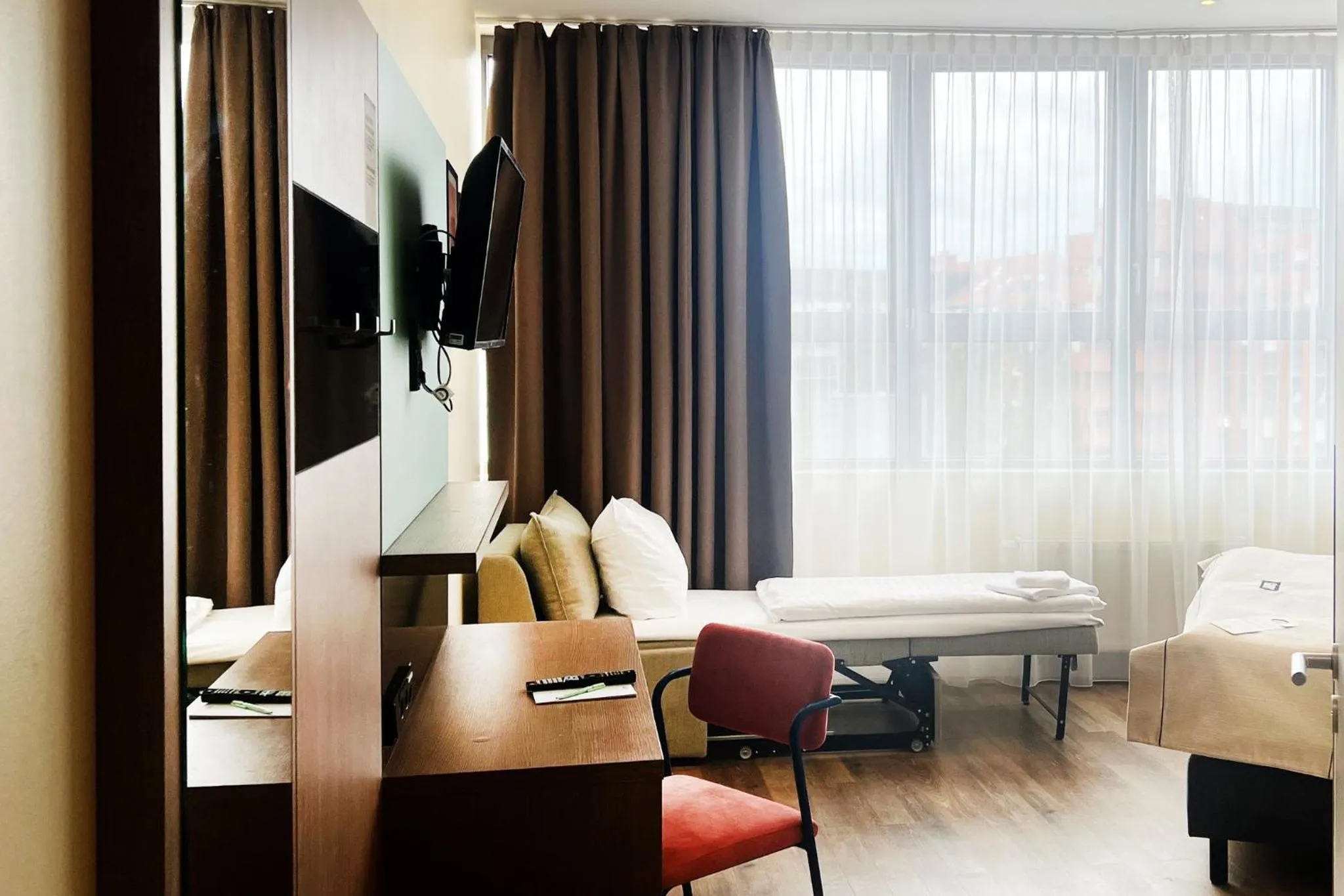 Photo of the whole room, Bed in Garner Hotel Berlin - Charlottenburg, an IHG Hotel