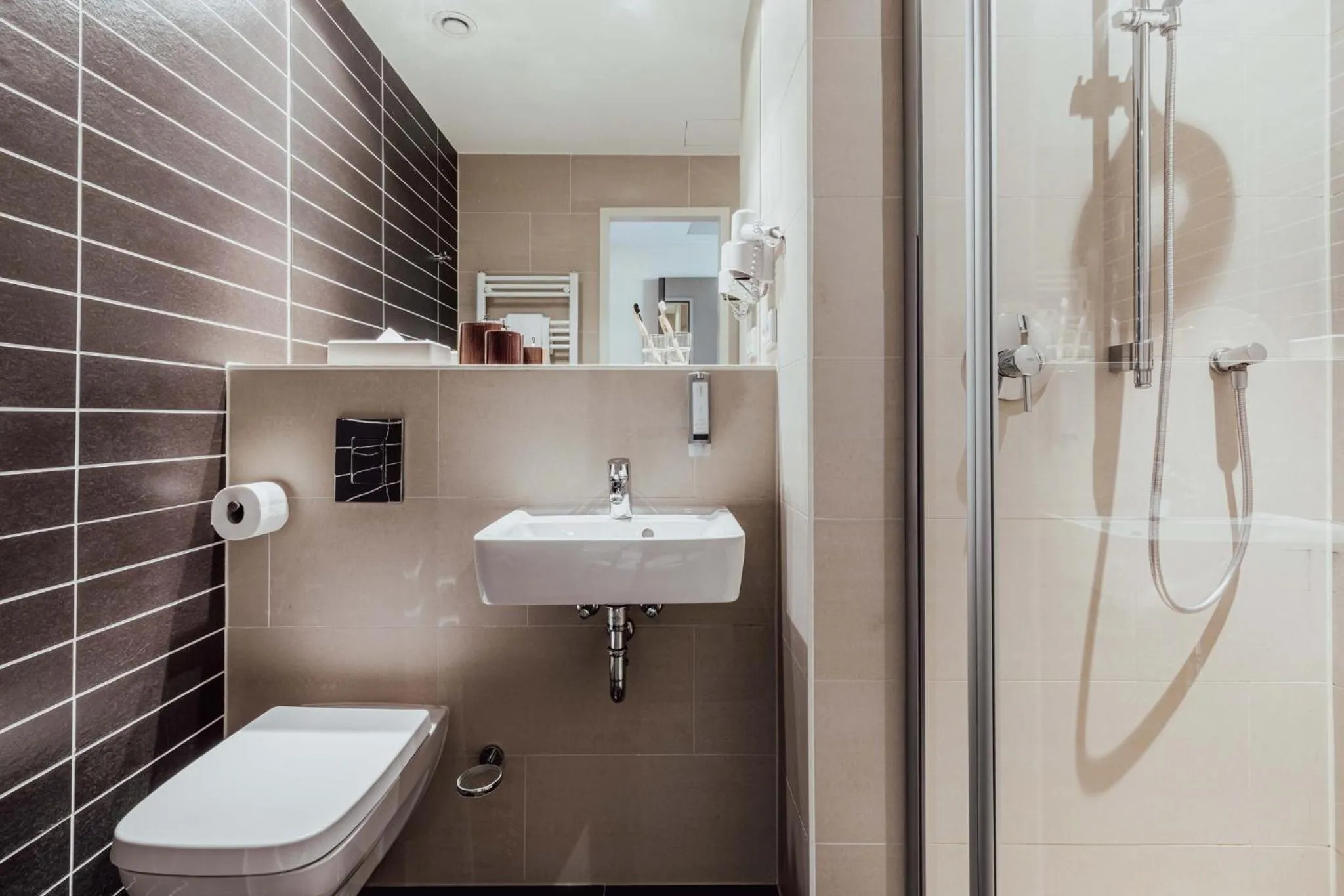 Bathroom in Garner Hotel Berlin - Charlottenburg, an IHG Hotel