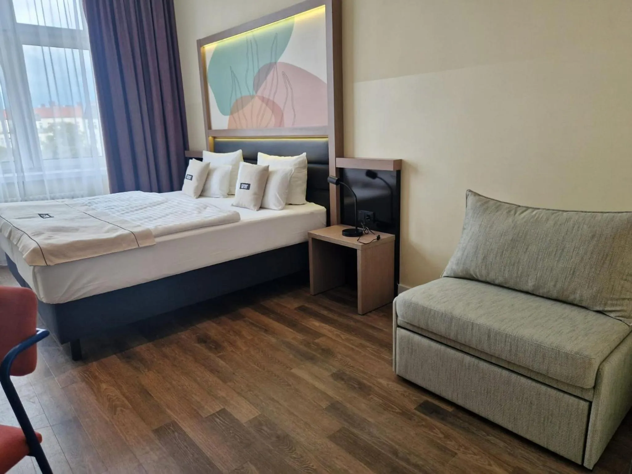 Photo of the whole room, Bed in Garner Hotel Berlin - Charlottenburg, an IHG Hotel