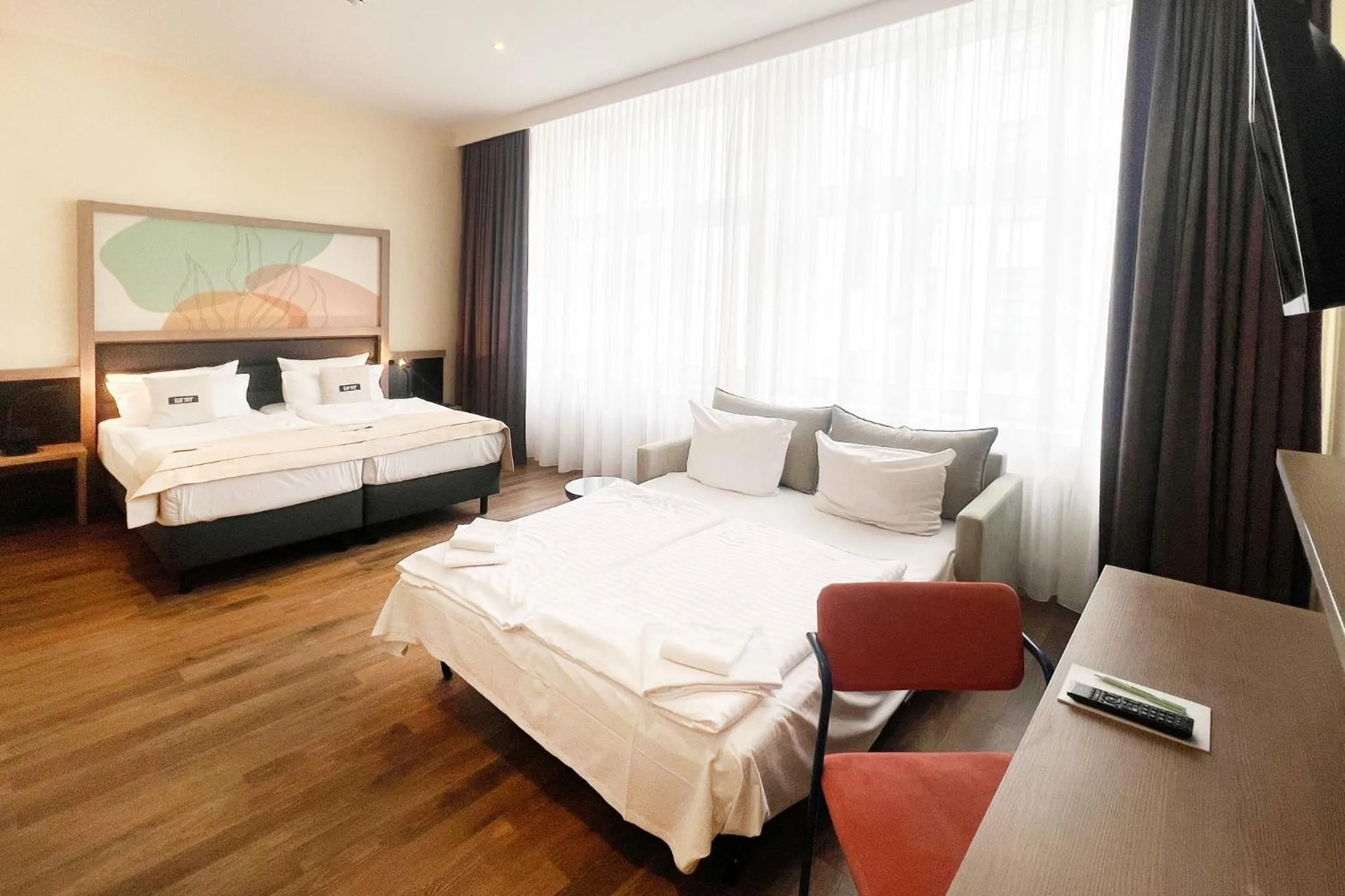 Photo of the whole room, Bed in Garner Hotel Berlin - Charlottenburg, an IHG Hotel