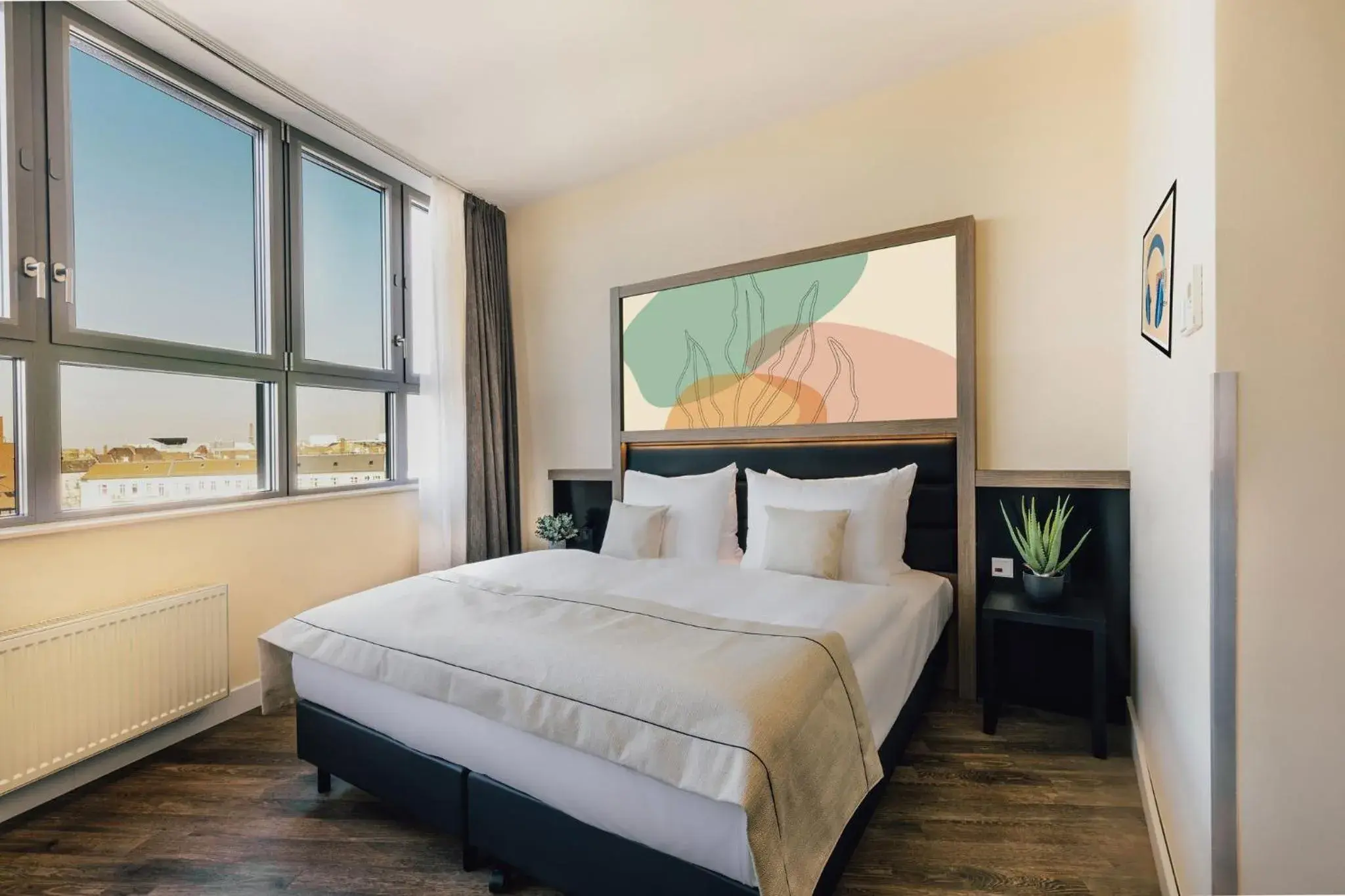 Photo of the whole room, Bed in Garner Hotel Berlin - Charlottenburg, an IHG Hotel Photo of the whole room, Bed in Garner Hotel Berlin - Charlottenburg, an IHG Hotel