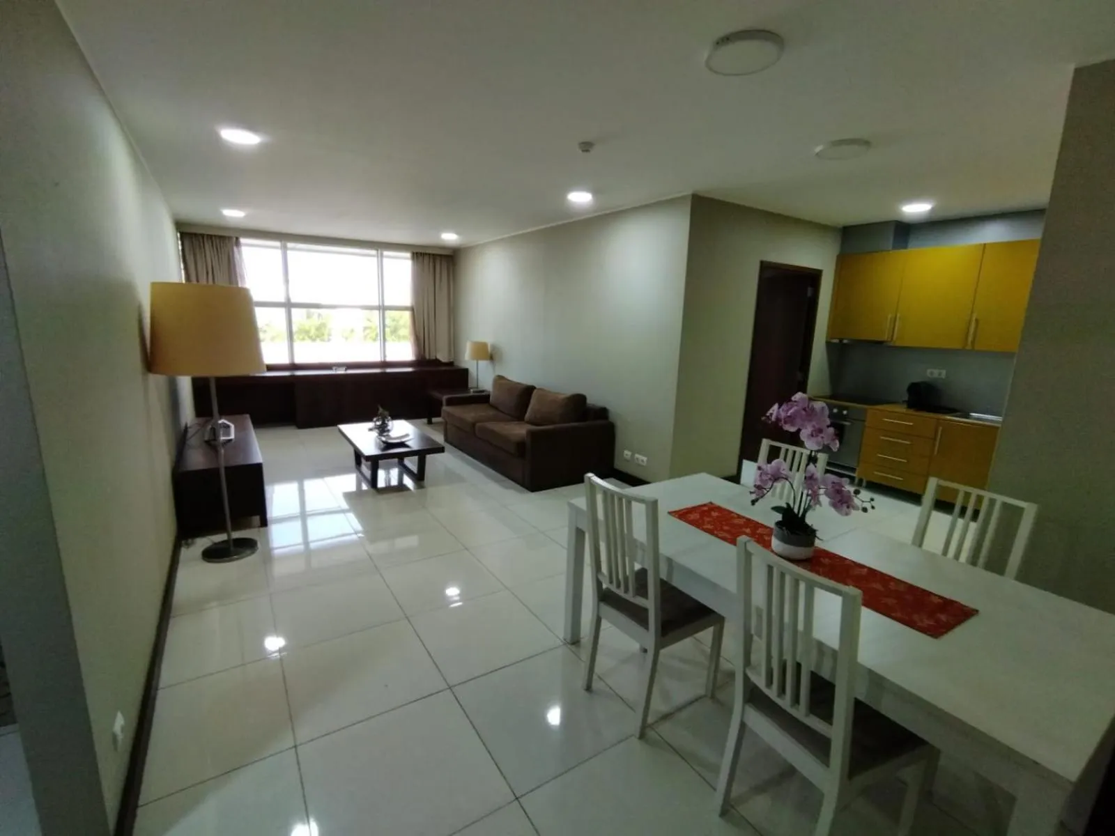 Kitchen or kitchenette in Skyna Hotel Luanda