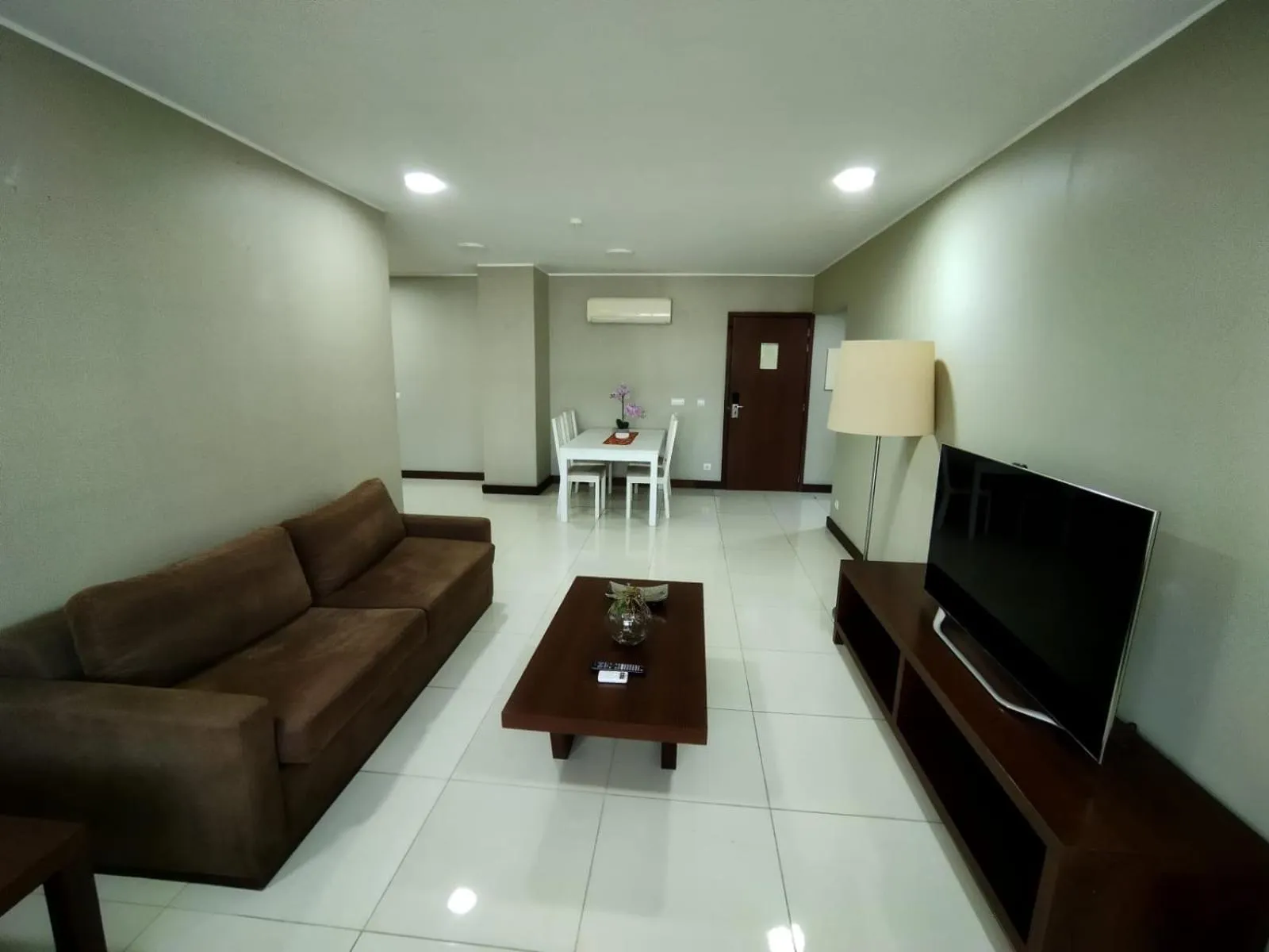 TV and multimedia in Skyna Hotel Luanda