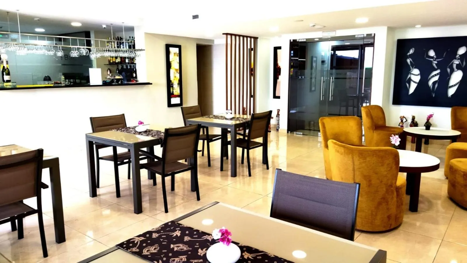 Lounge or bar in Skyna Hotel Luanda