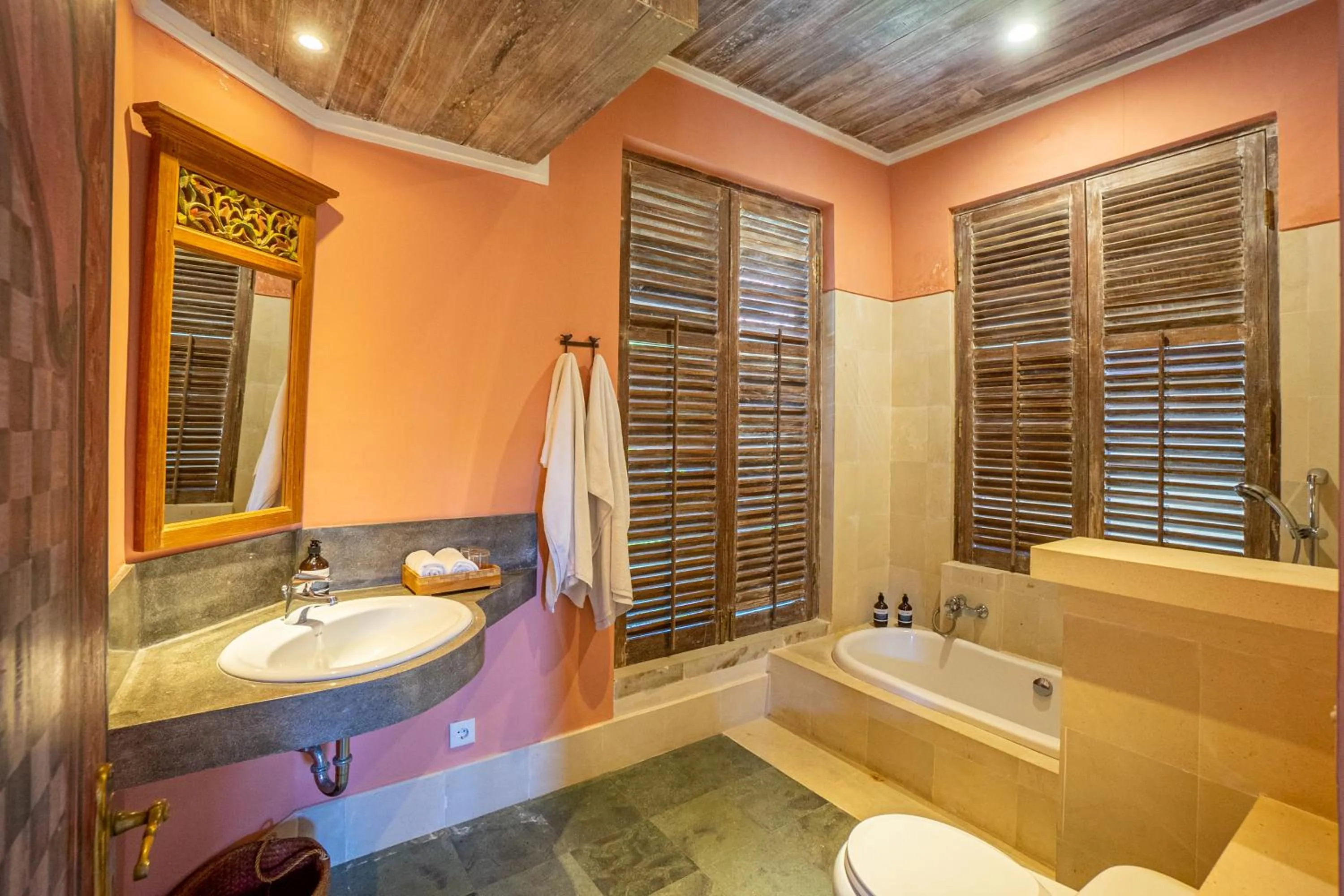 Bathroom in Villa Angsa by Nakula