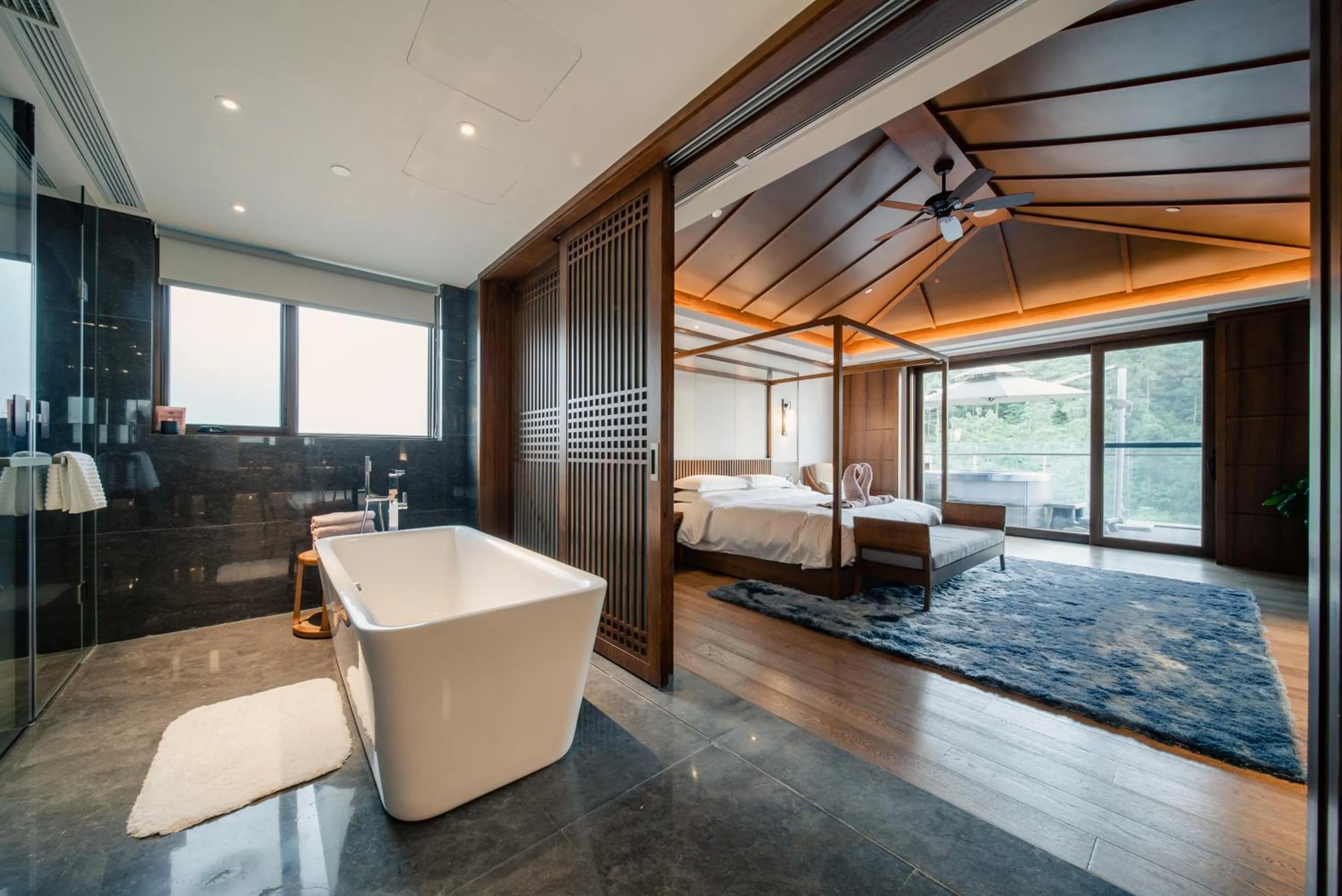 Bathroom, Bed in G-Luxe by Gloria Taimei Suzhou