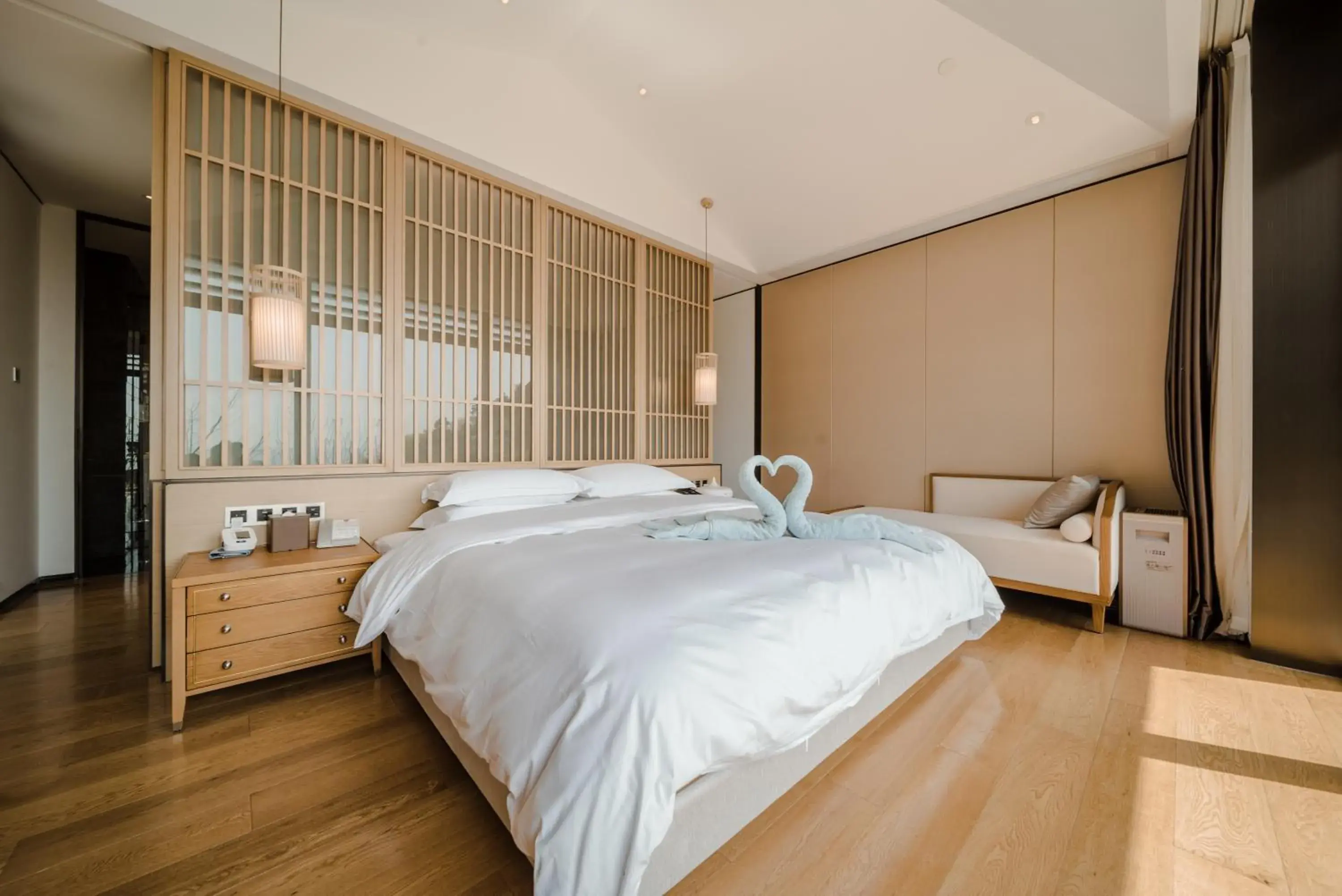 Bedroom, Bed in G-Luxe by Gloria Taimei Suzhou Bedroom, Bed in G-Luxe by Gloria Taimei Suzhou