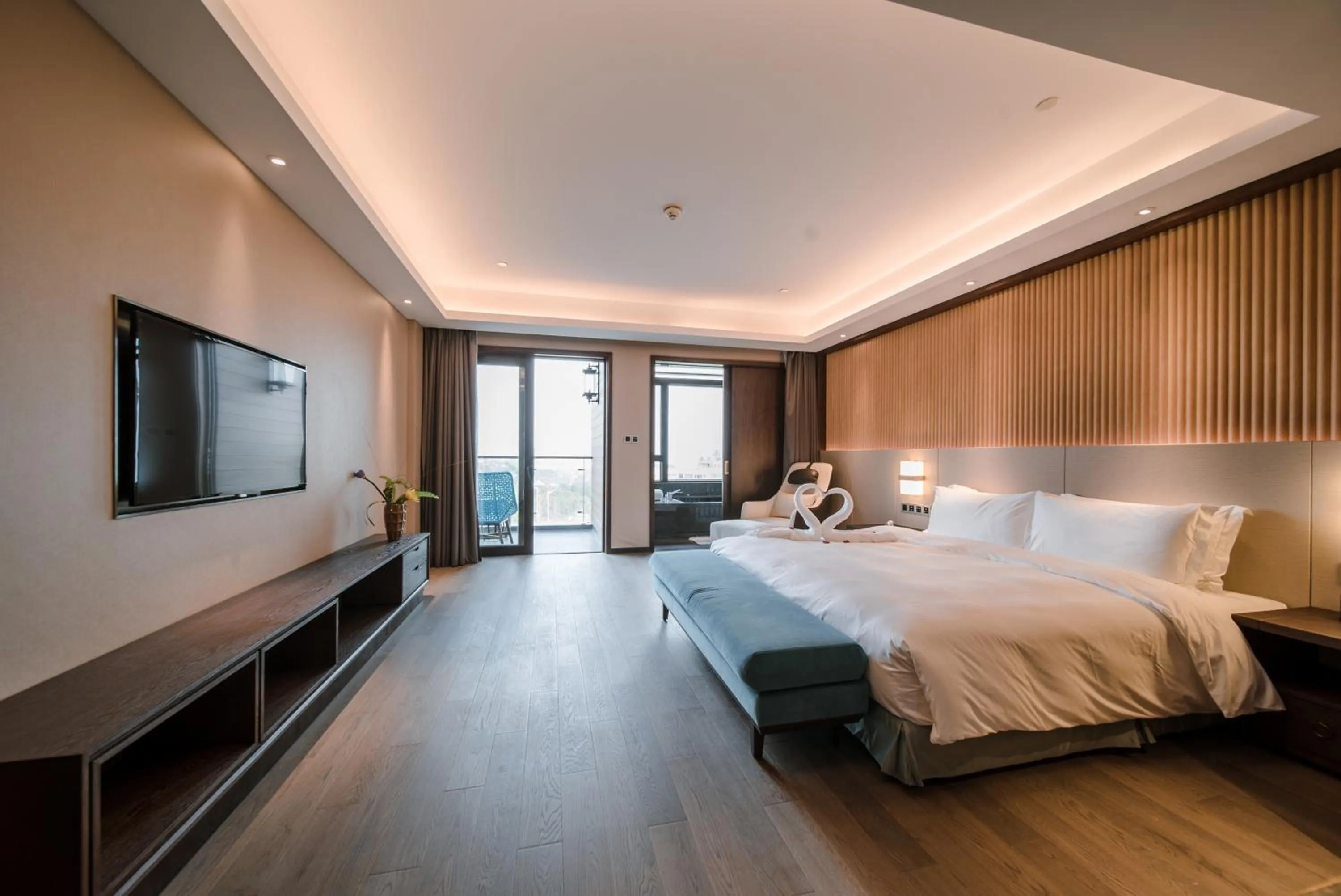 Bedroom, Bed in G-Luxe by Gloria Taimei Suzhou