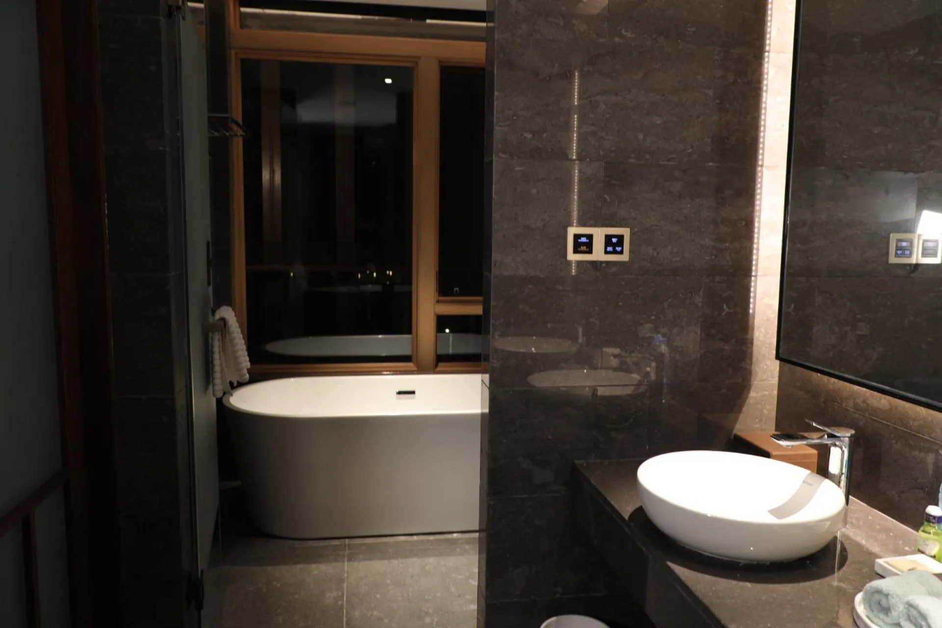 Bathroom in G-Luxe by Gloria Taimei Suzhou