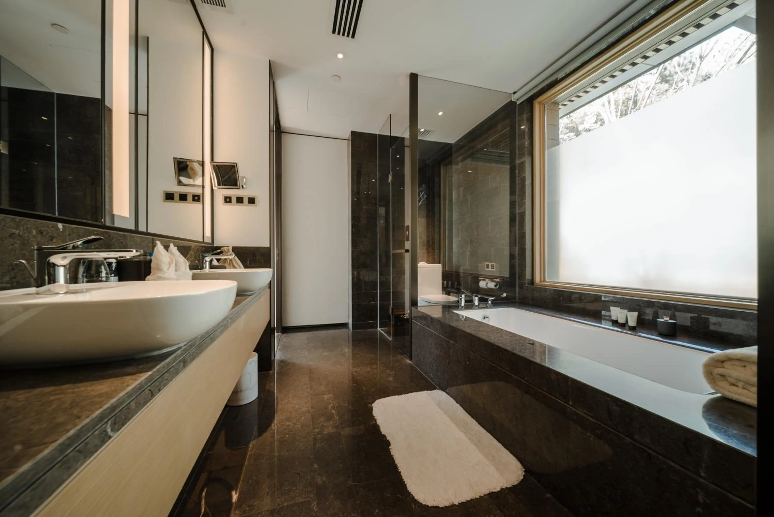 Bathroom in G-Luxe by Gloria Taimei Suzhou