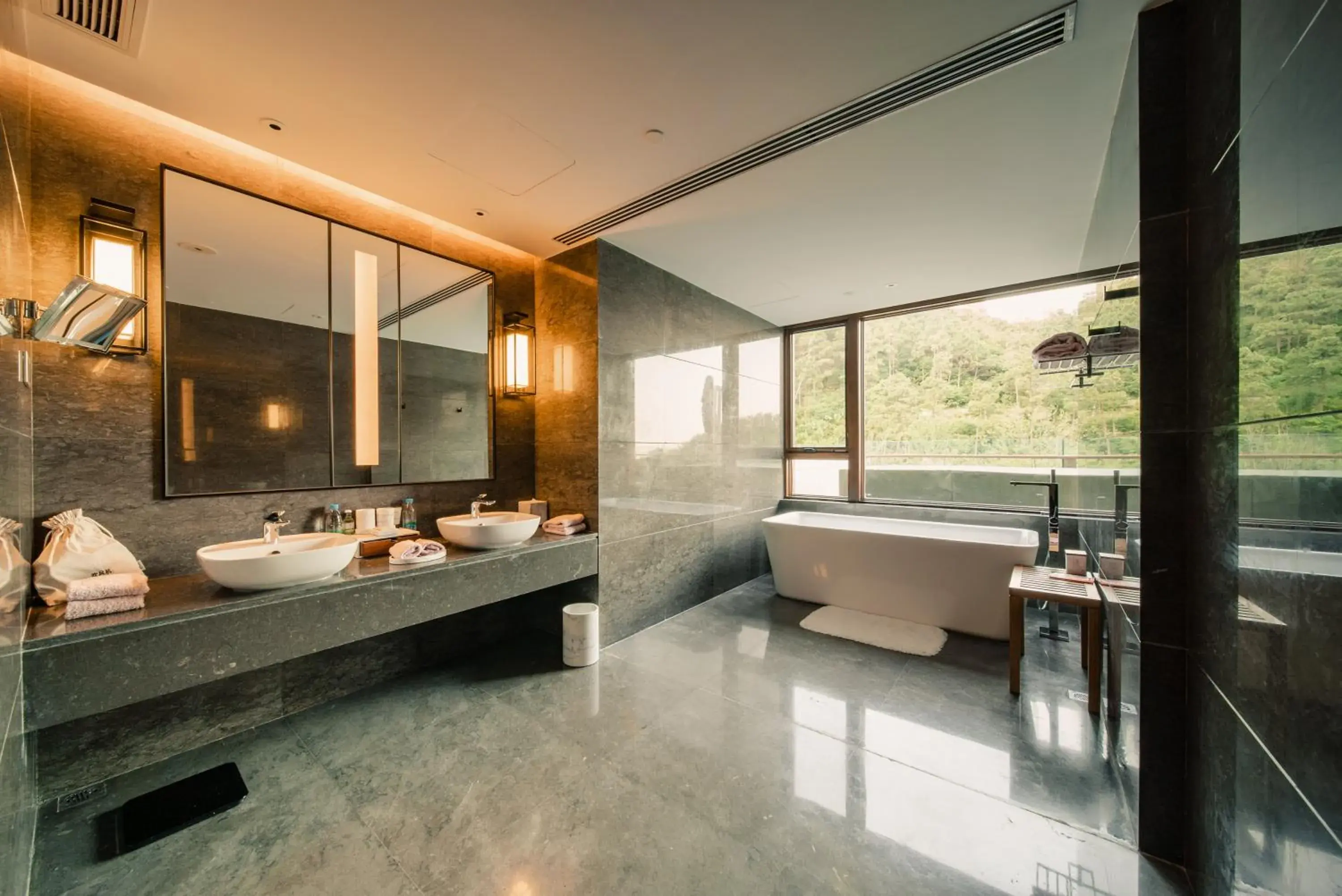 Bathroom in G-Luxe by Gloria Taimei Suzhou Bathroom in G-Luxe by Gloria Taimei Suzhou