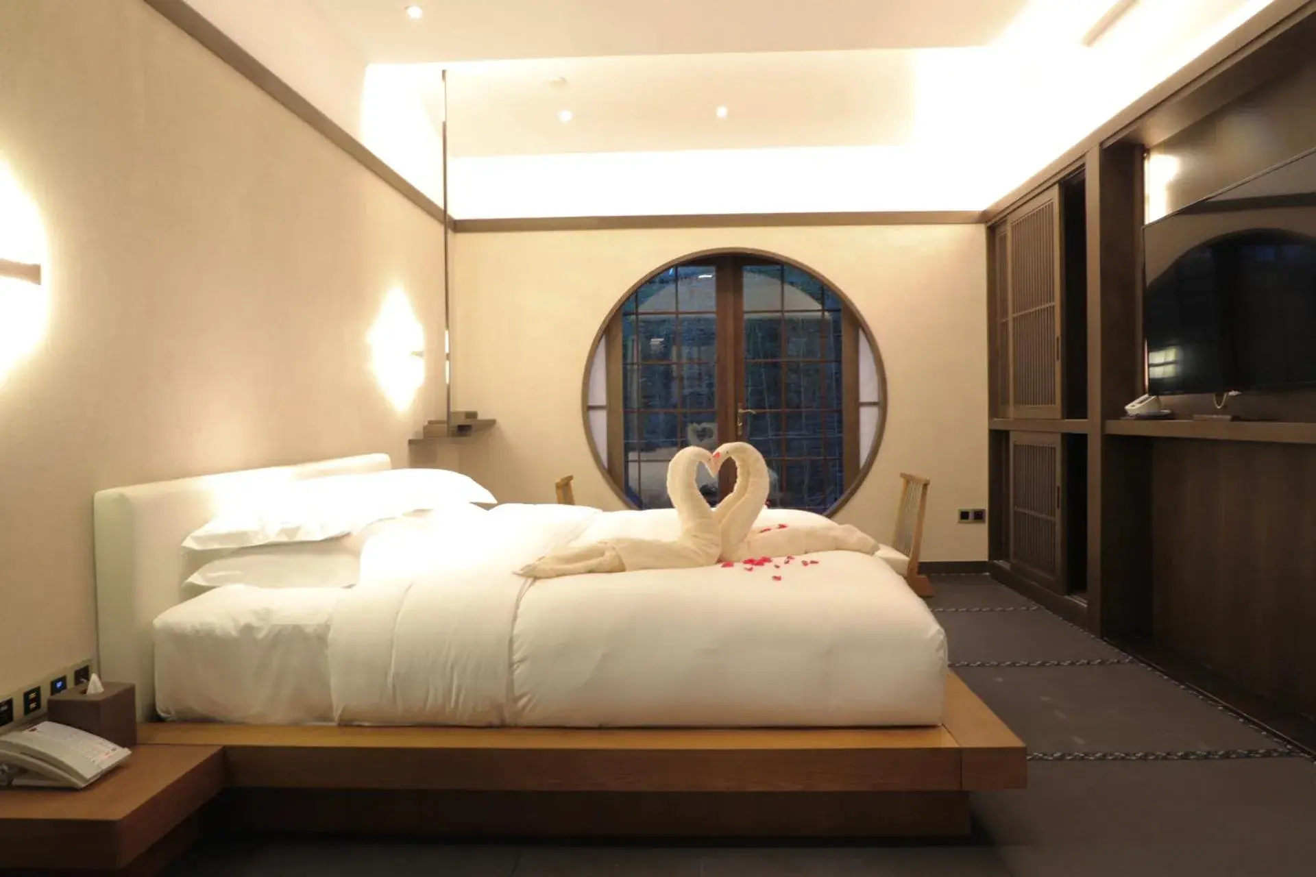 Bedroom, Bed in G-Luxe by Gloria Taimei Suzhou Bedroom, Bed in G-Luxe by Gloria Taimei Suzhou