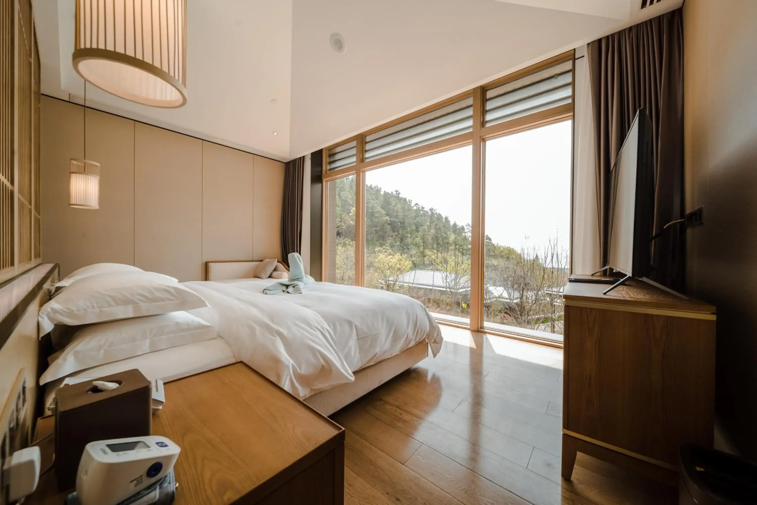 Bedroom, Bed in G-Luxe by Gloria Taimei Suzhou Bedroom, Bed in G-Luxe by Gloria Taimei Suzhou