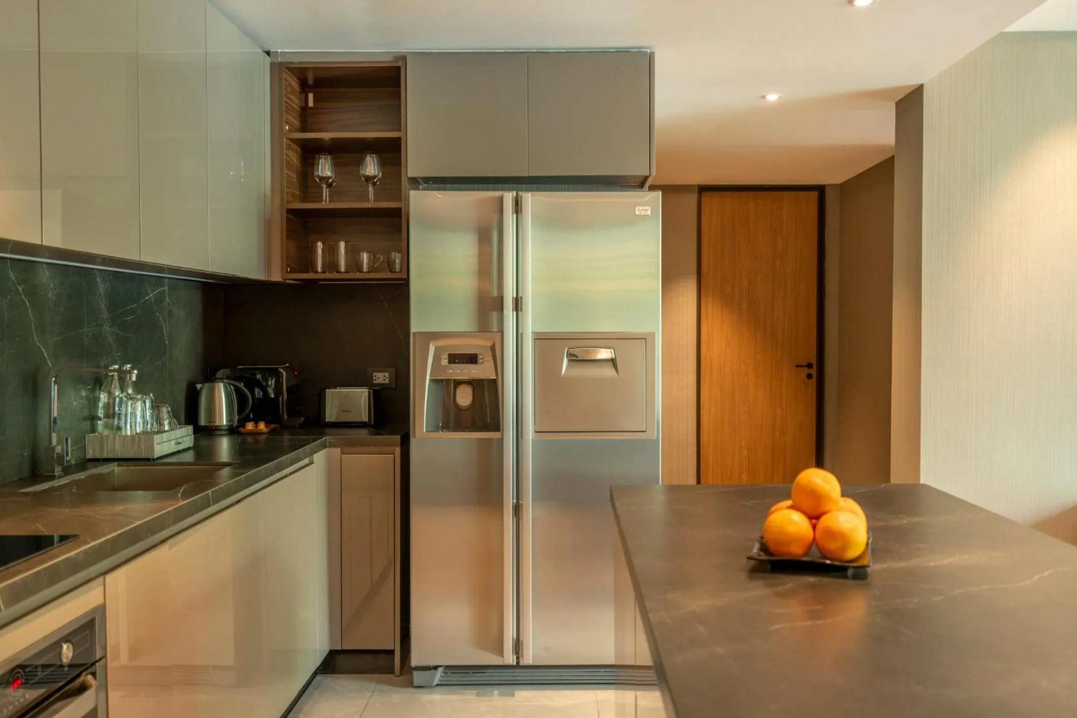 Kitchen or kitchenette in Walton Suites Sukhumvit