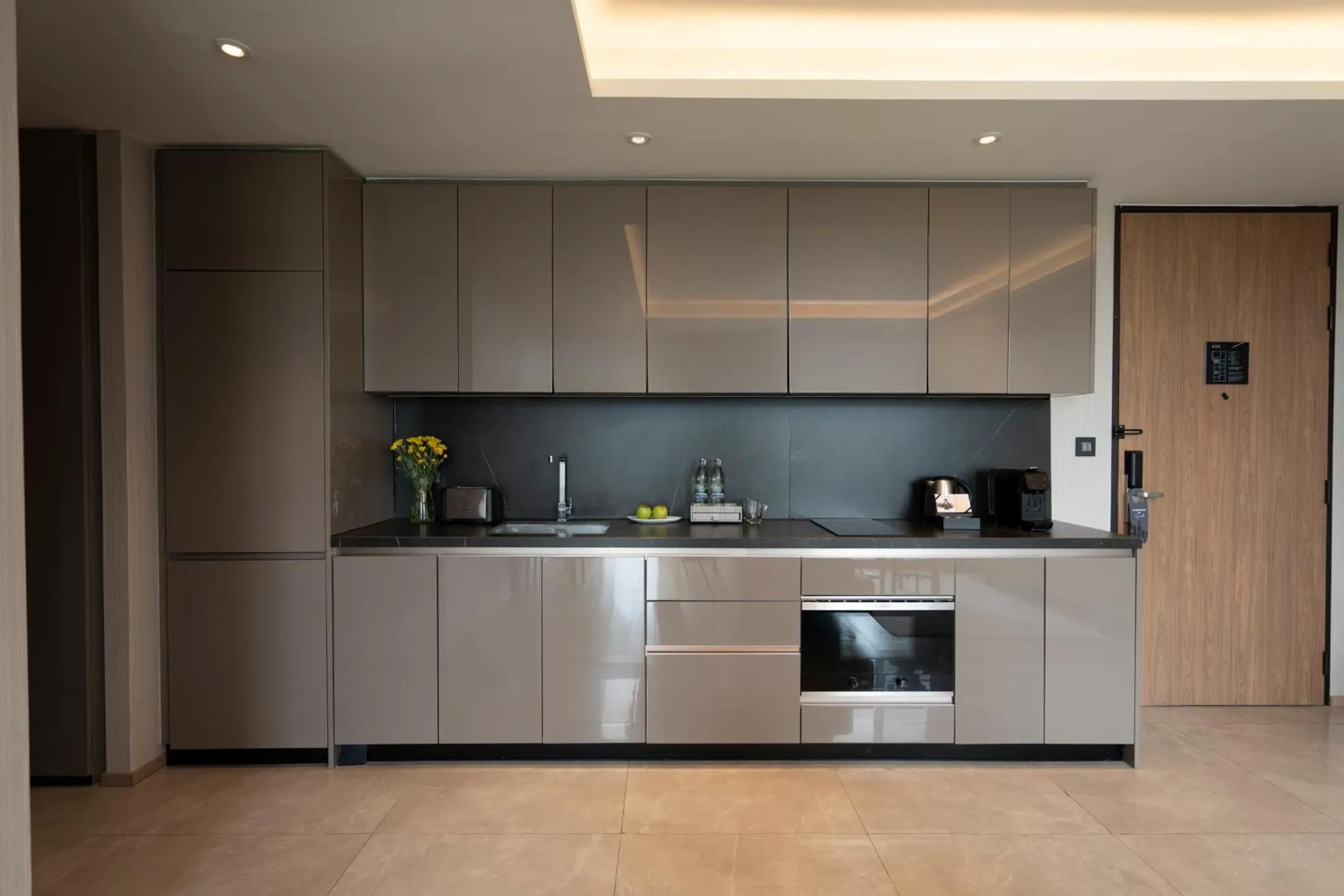 Kitchen or kitchenette in Walton Suites Sukhumvit