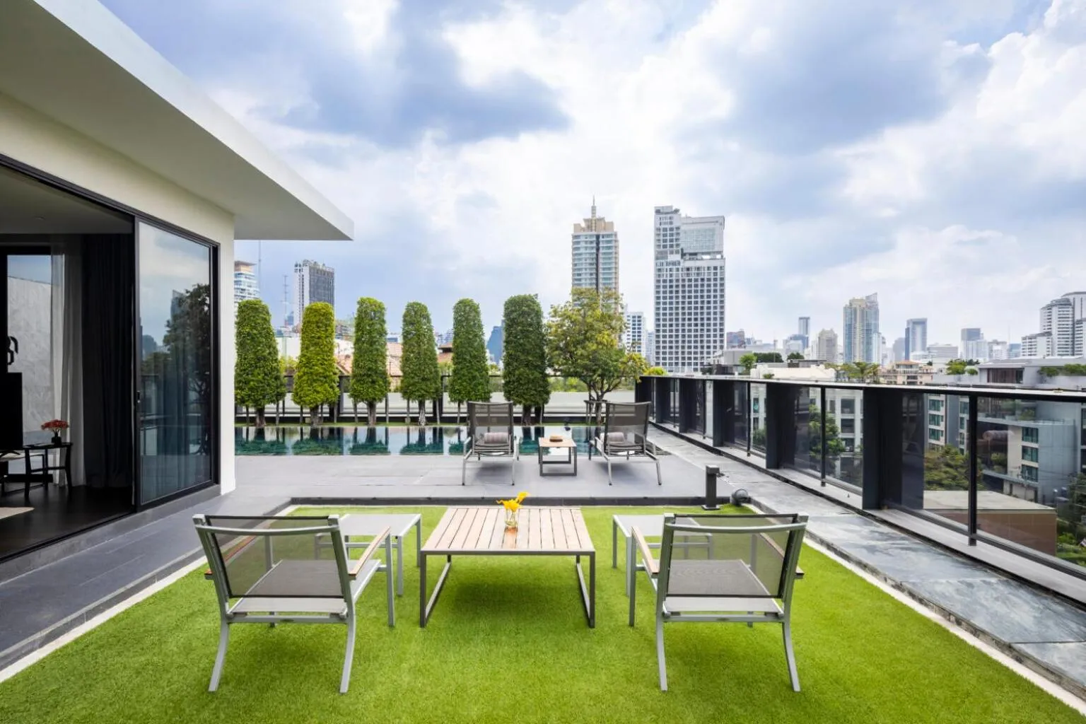 Seating area in Walton Suites Sukhumvit