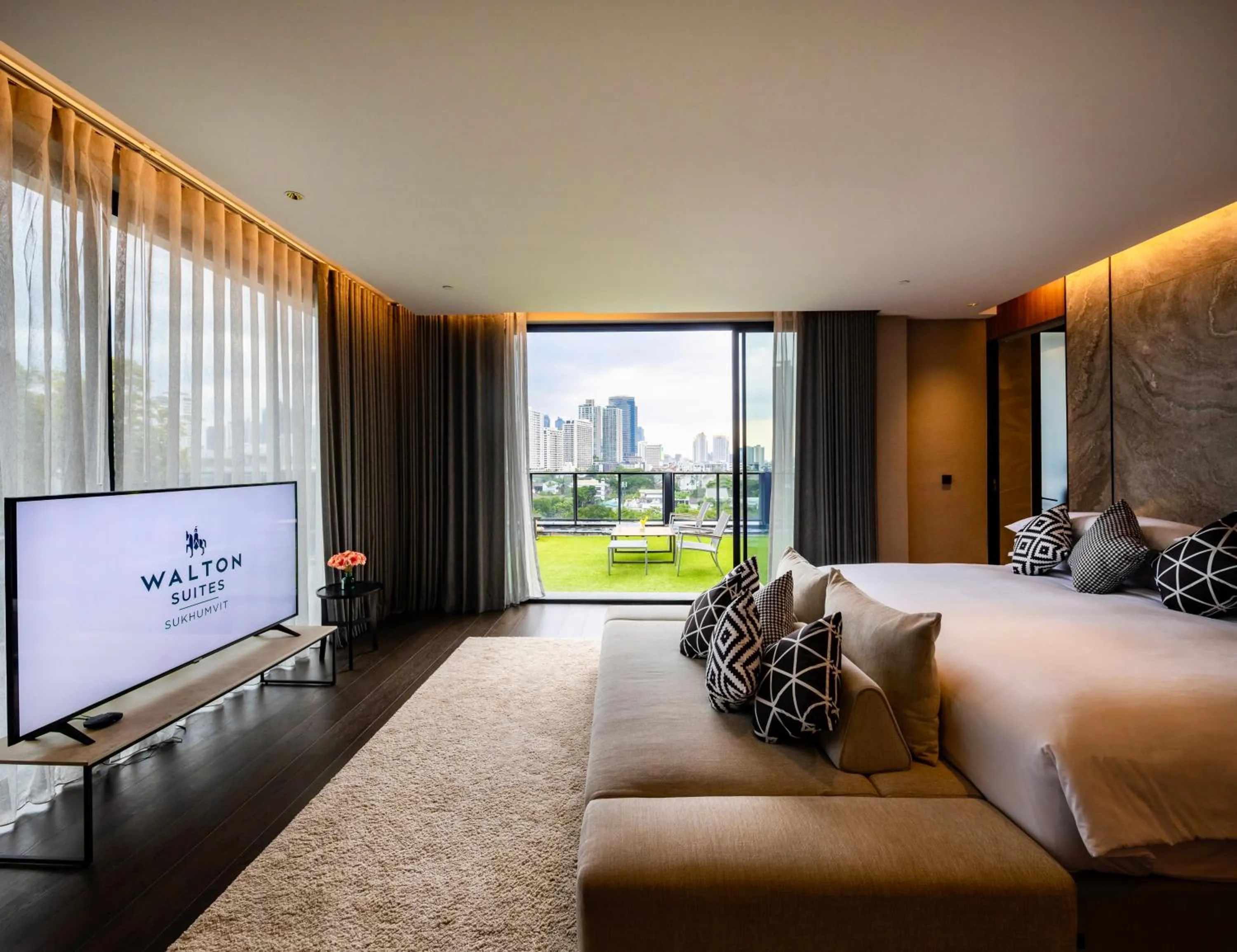 Patio, Bed in Walton Suites Sukhumvit