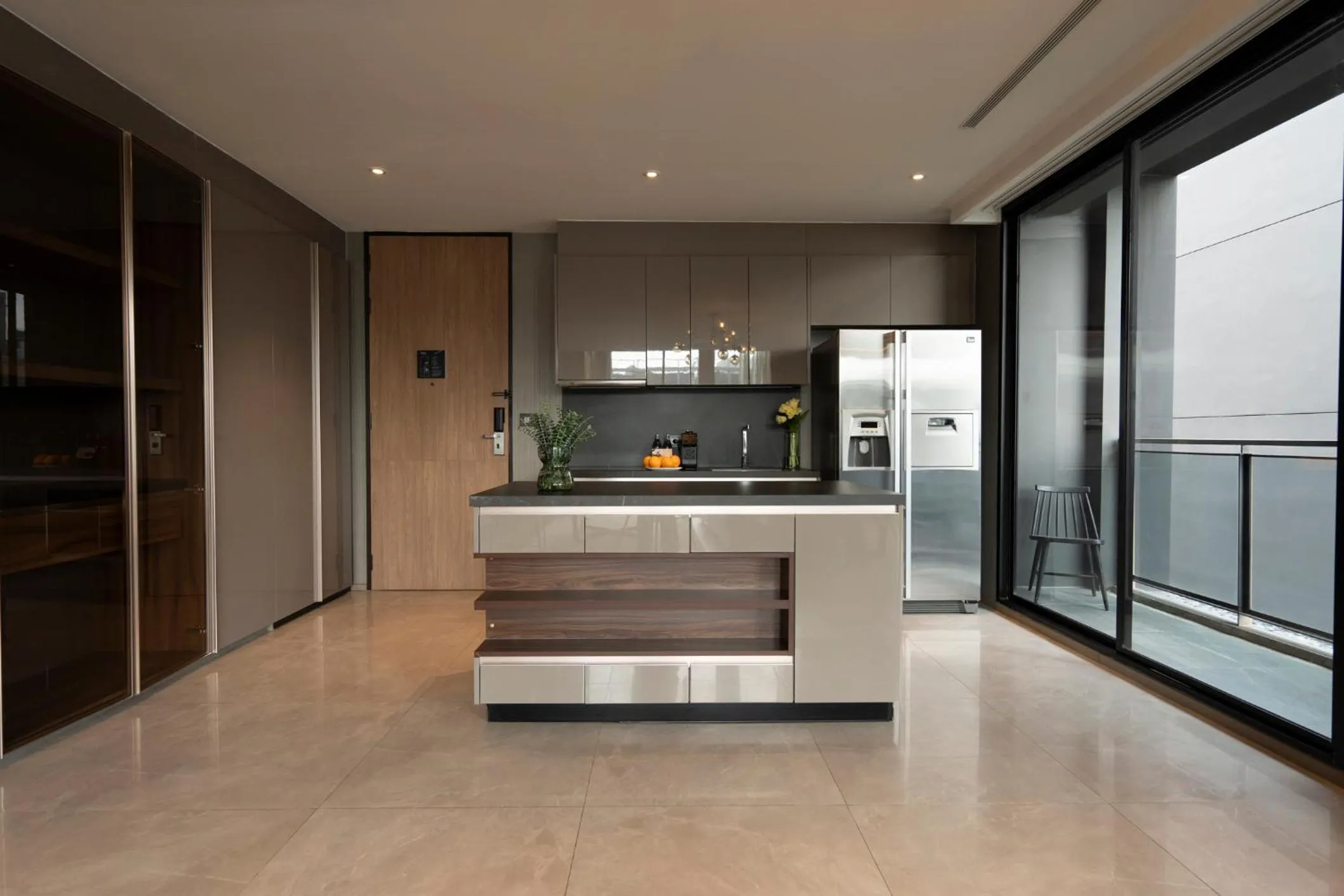 Kitchen or kitchenette in Walton Suites Sukhumvit