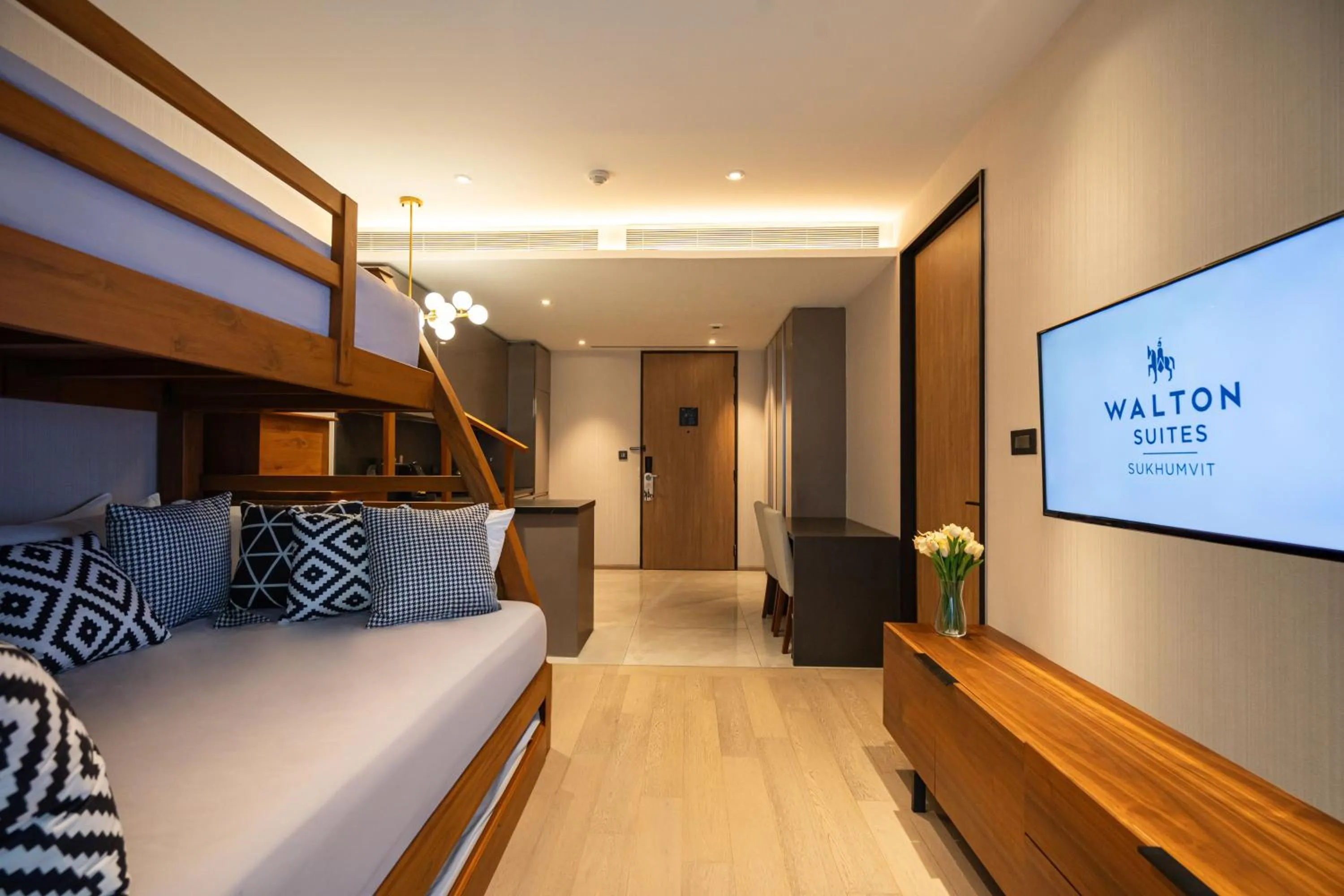 Living room, Bed in Walton Suites Sukhumvit