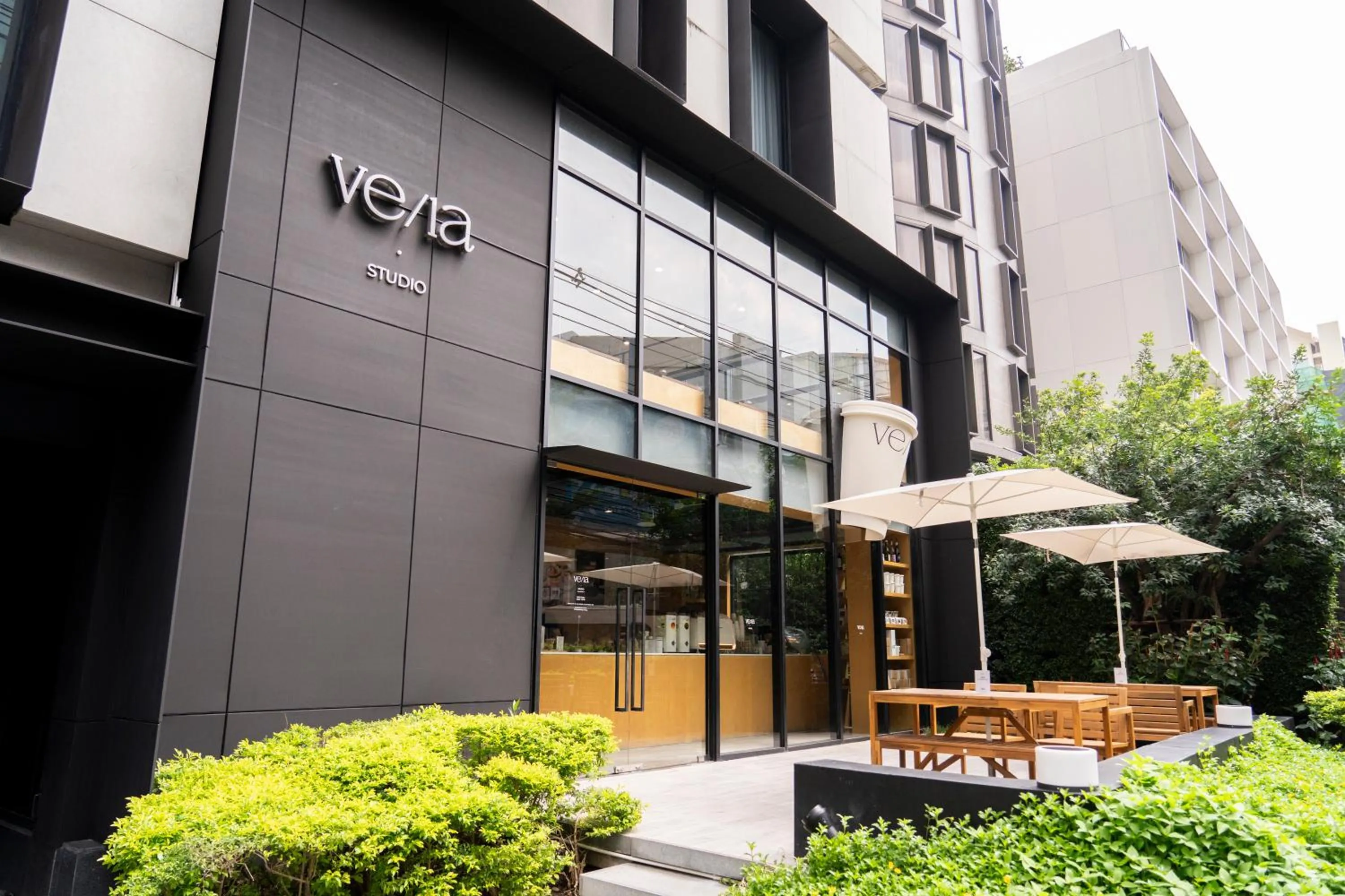 Restaurant/places to eat in Walton Suites Sukhumvit