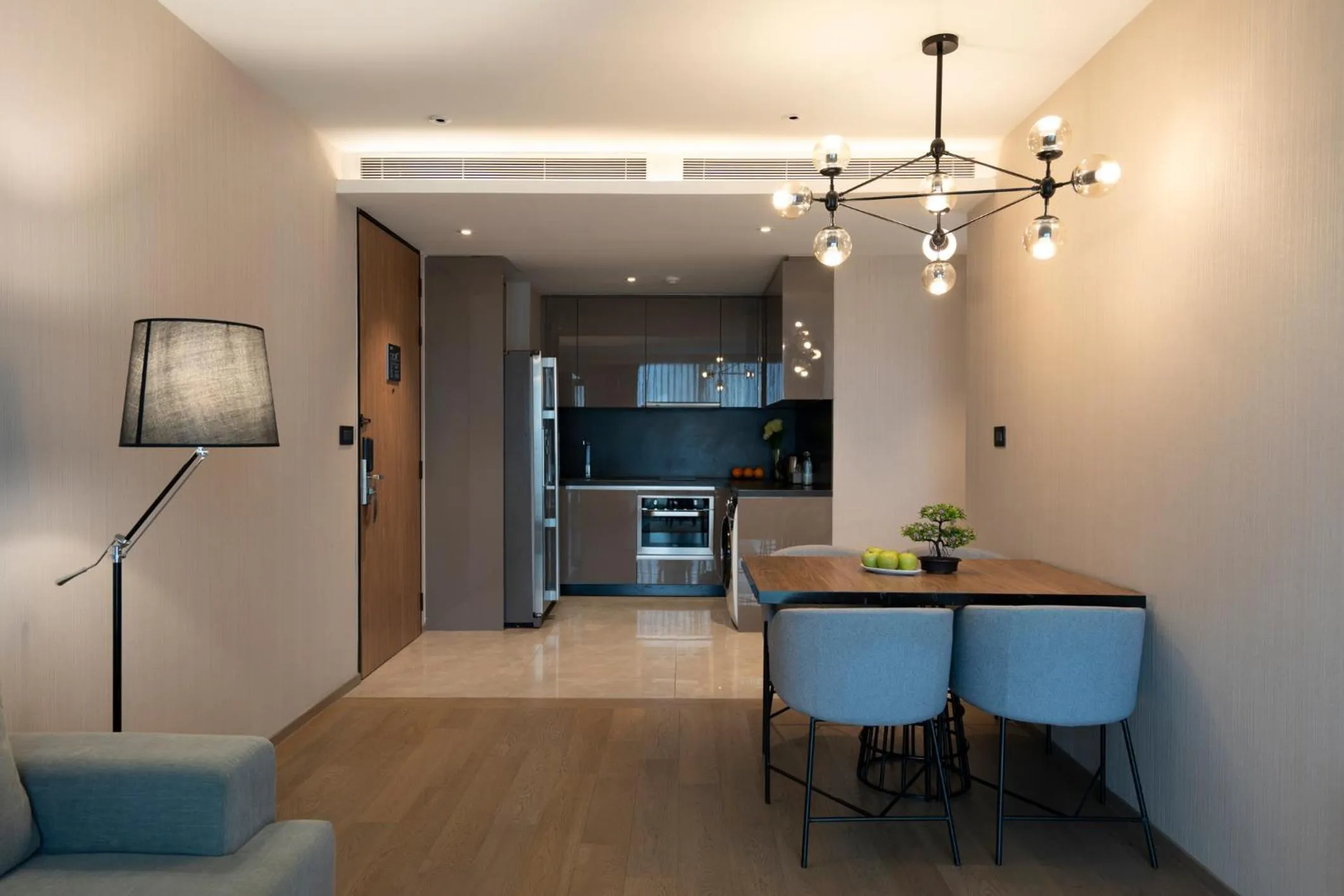 Kitchen or kitchenette in Walton Suites Sukhumvit