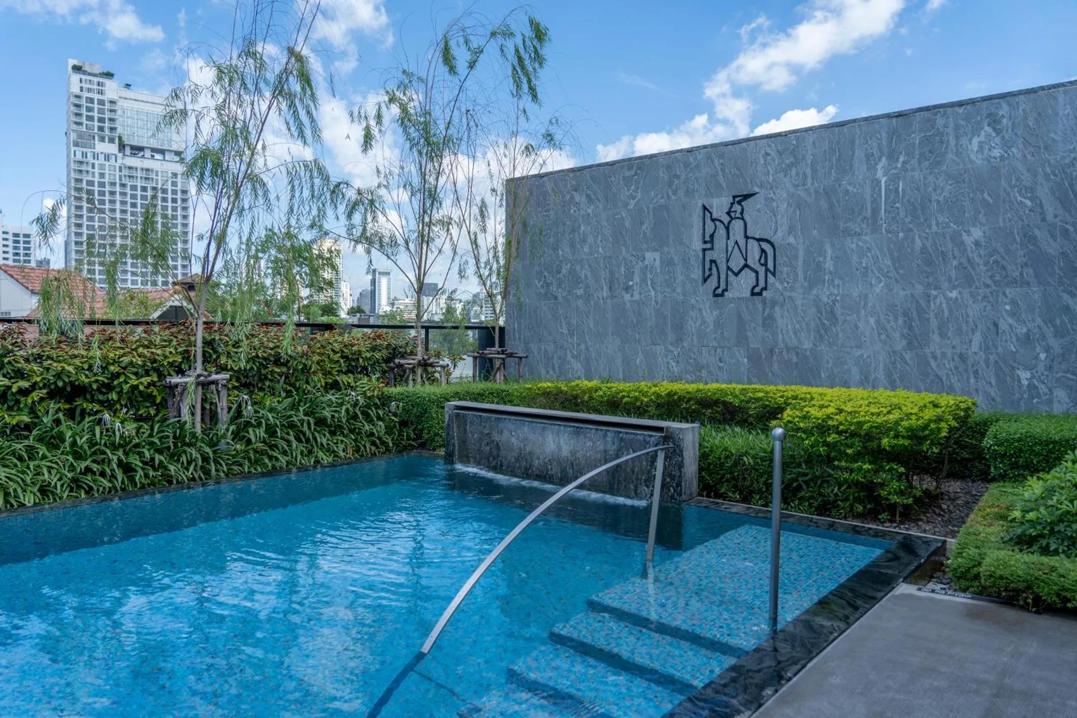 Swimming pool in Walton Suites Sukhumvit