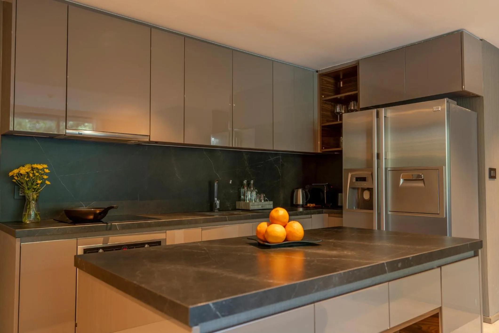 Kitchen or kitchenette in Walton Suites Sukhumvit