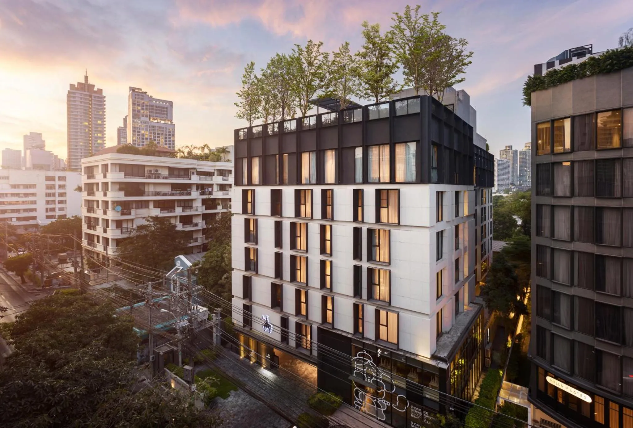 Property building in Walton Suites Sukhumvit