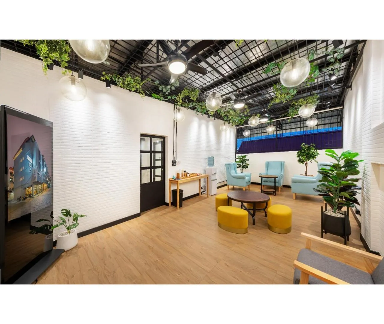 Restaurant/places to eat in Siam Subway Hostel and Café