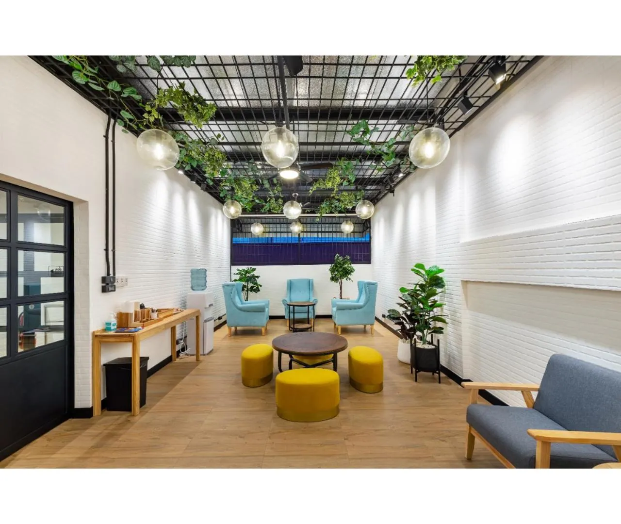 Restaurant/places to eat in Siam Subway Hostel and Café