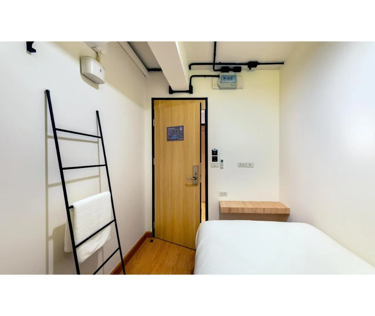 Photo of the whole room, Bed in Siam Subway Hostel and Café
