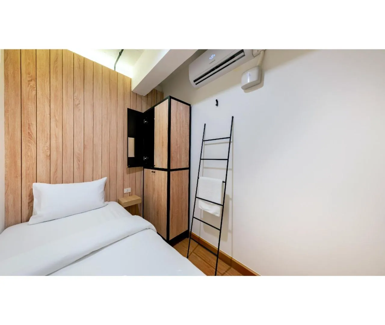 towels, Bed in Siam Subway Hostel and Café