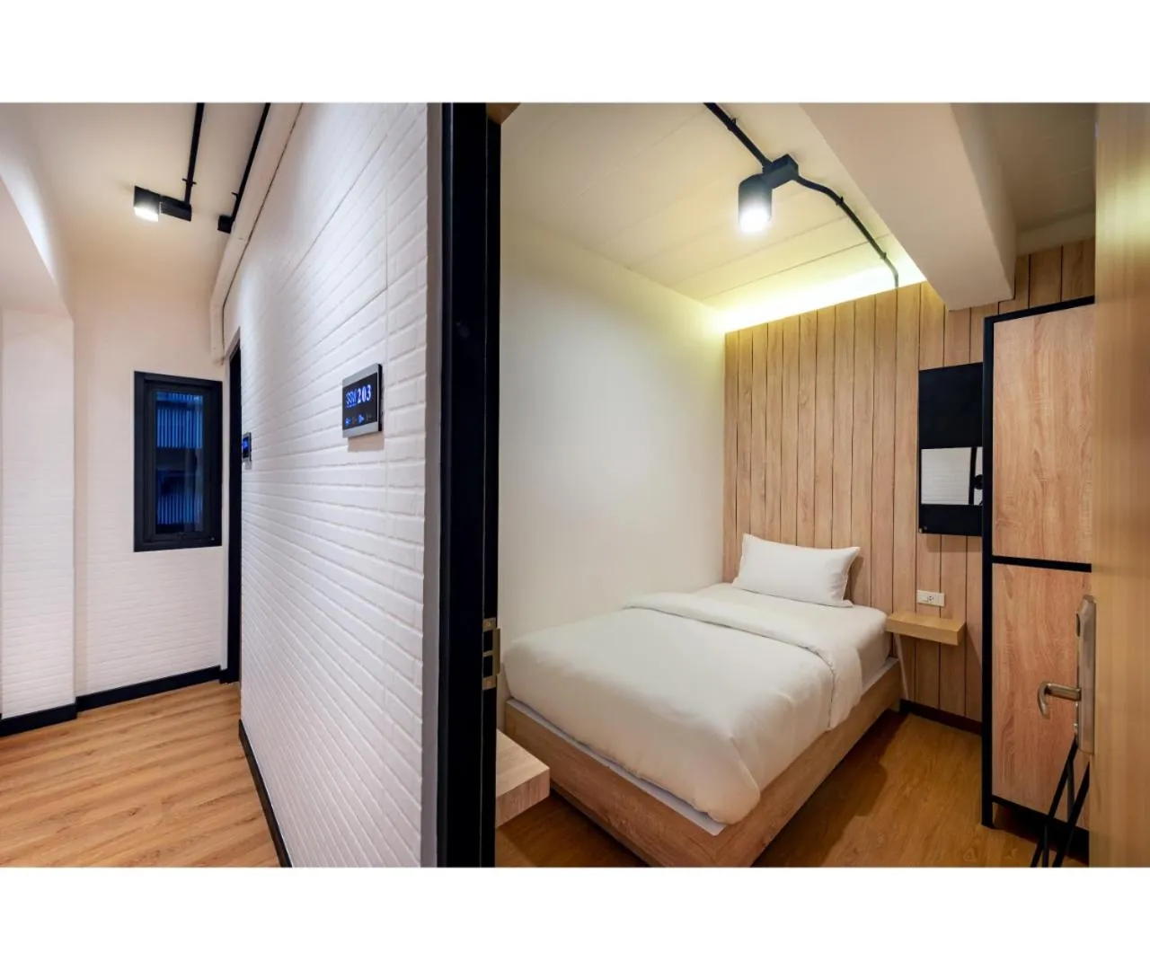 Photo of the whole room, Bed in Siam Subway Hostel and Café