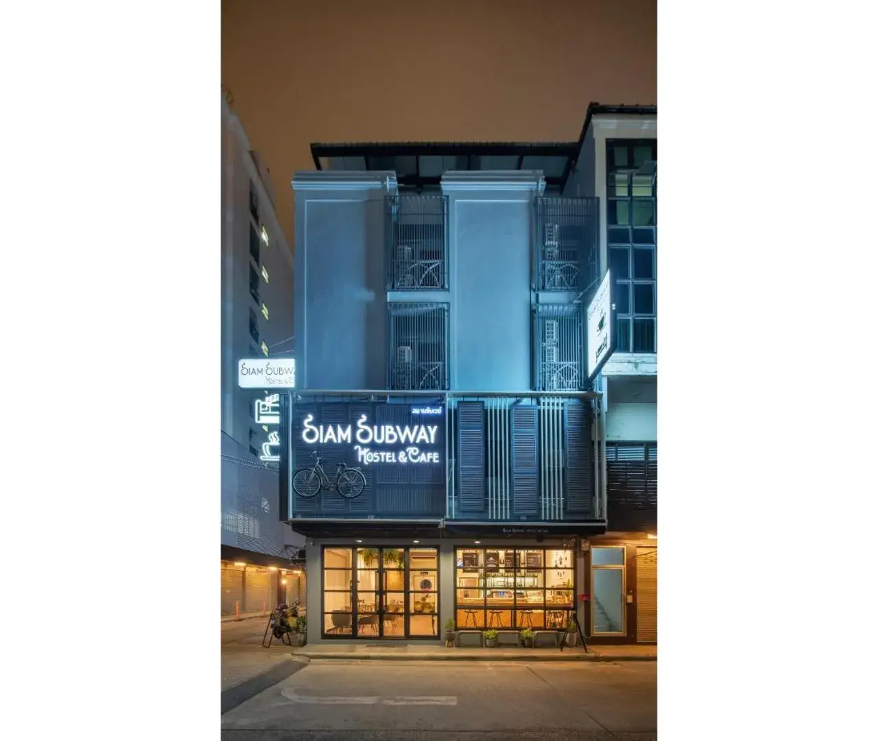 Property building in Siam Subway Hostel and Café Property building in Siam Subway Hostel and Café