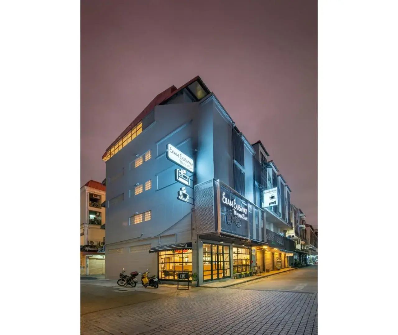 Property building in Siam Subway Hostel and Café Property building in Siam Subway Hostel and Café