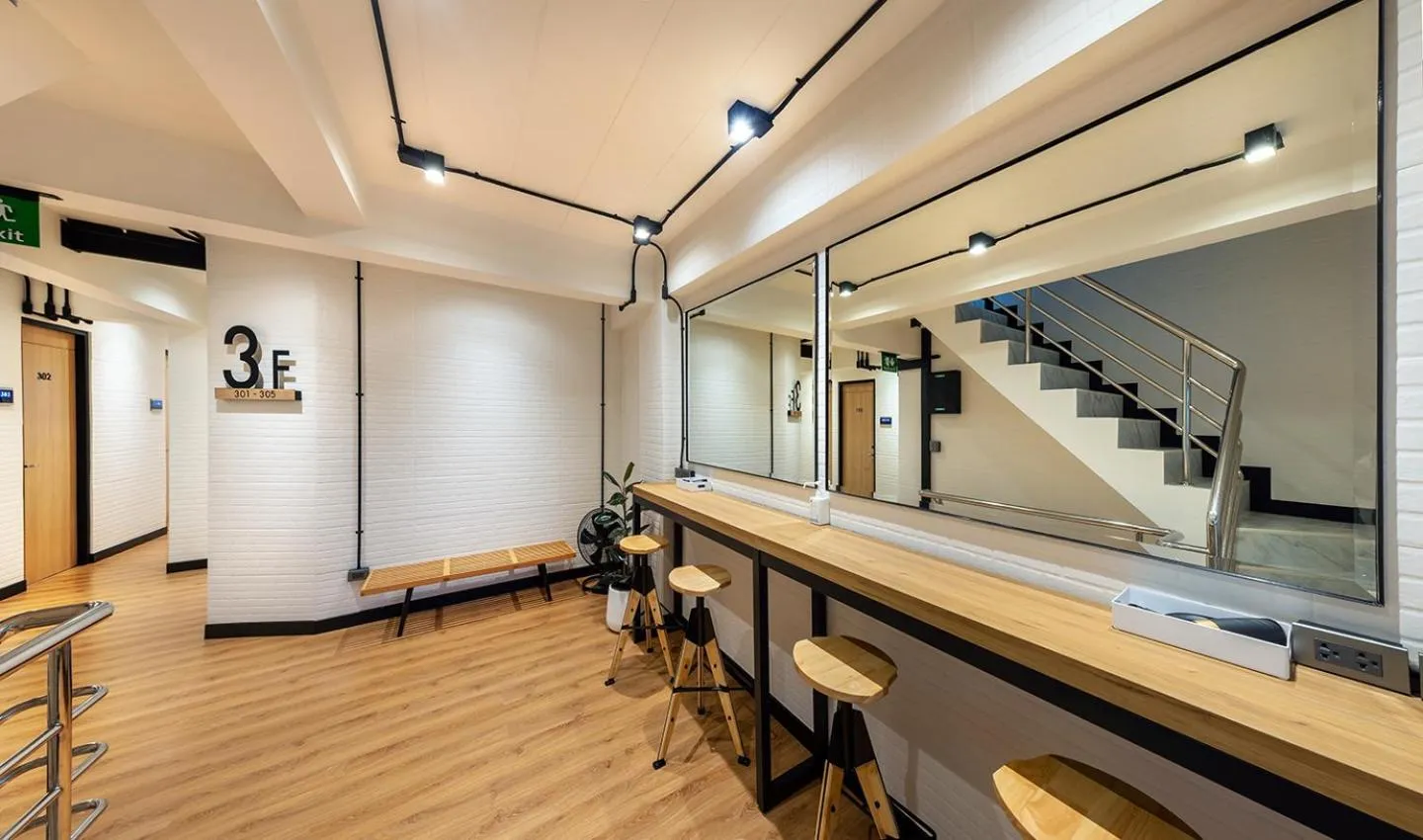 Siam Subway Hostel and Café