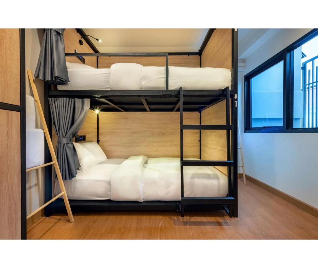 bunk bed, Bed in Siam Subway Hostel and Café