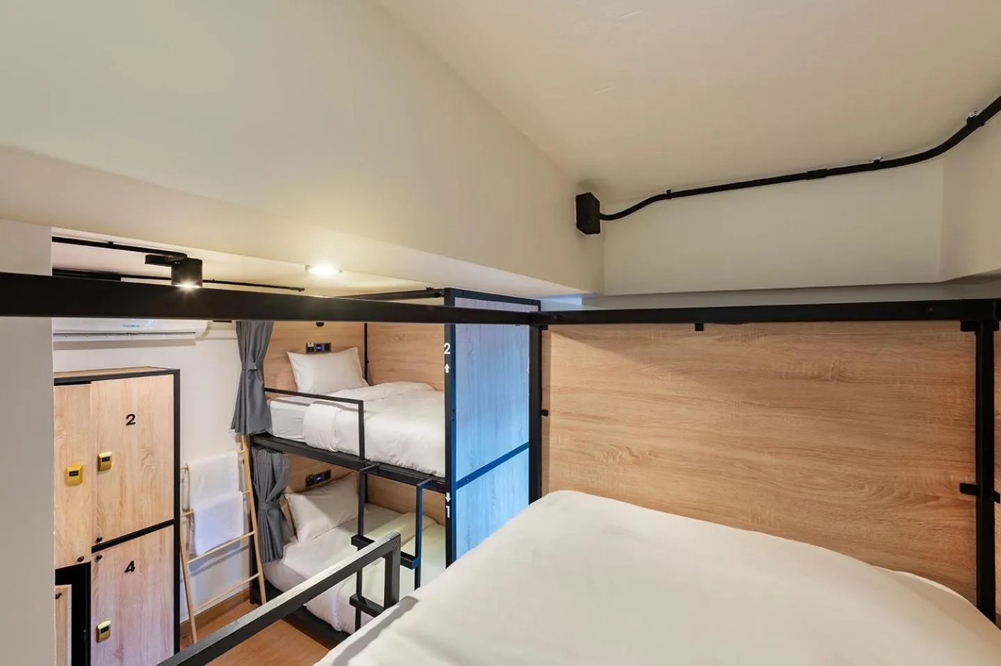 bunk bed, Bed in Siam Subway Hostel and Café