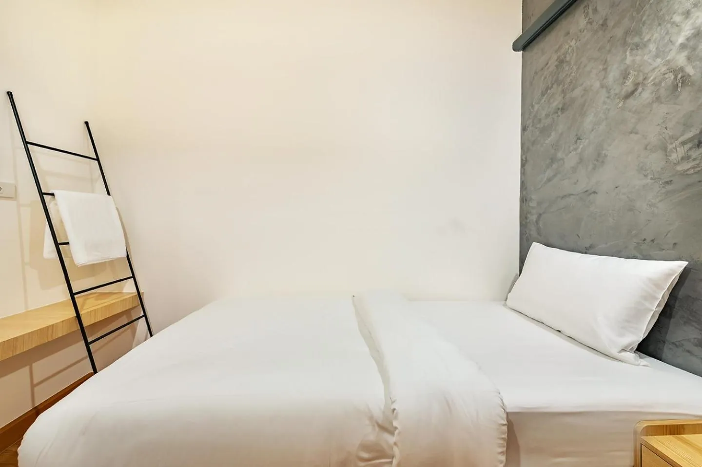 Bed in Siam Subway Hostel and Café