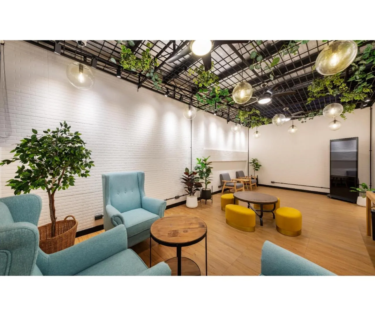 Restaurant/places to eat in Siam Subway Hostel and Café