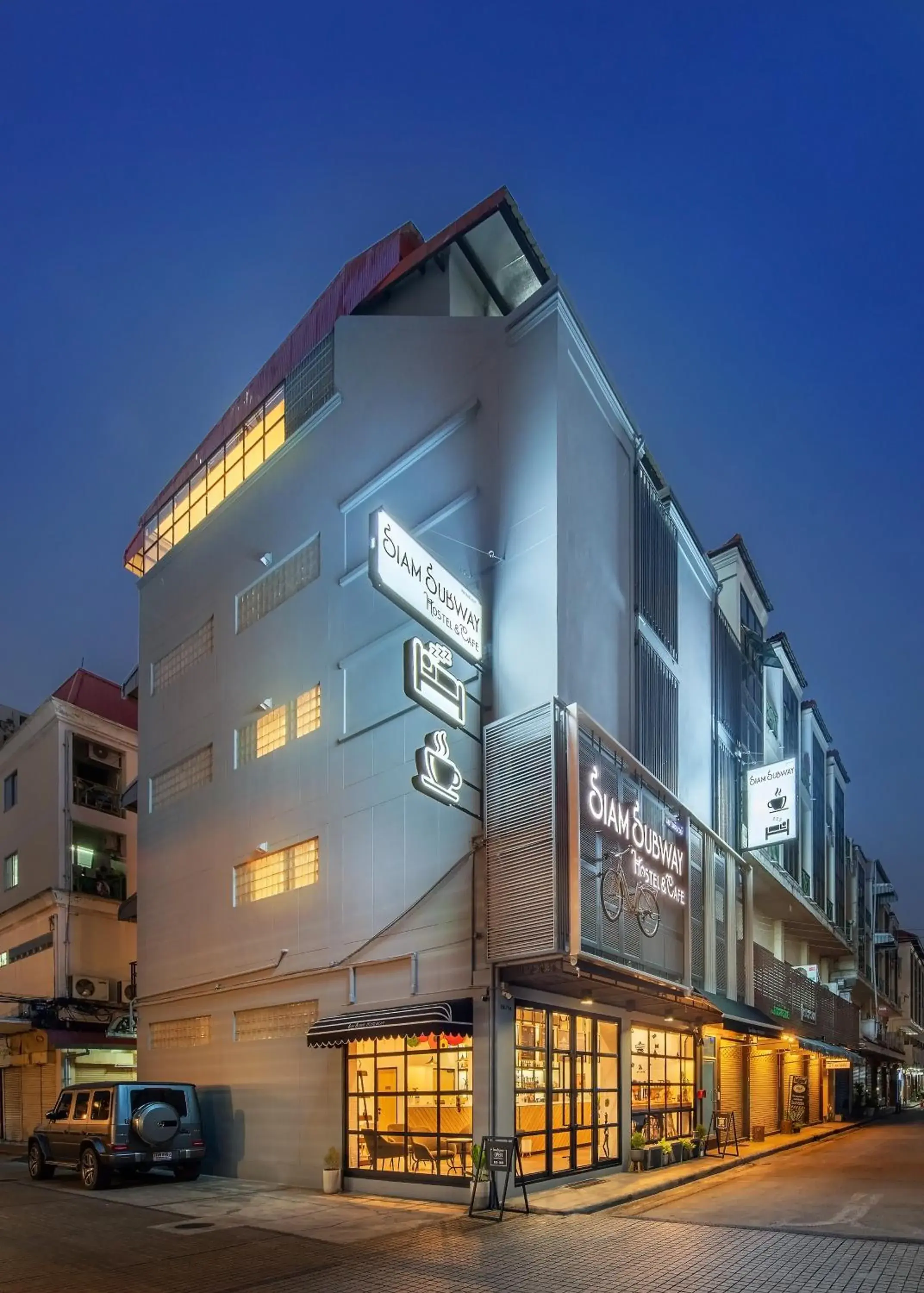 Property building in Siam Subway Hostel and Café Property building in Siam Subway Hostel and Café