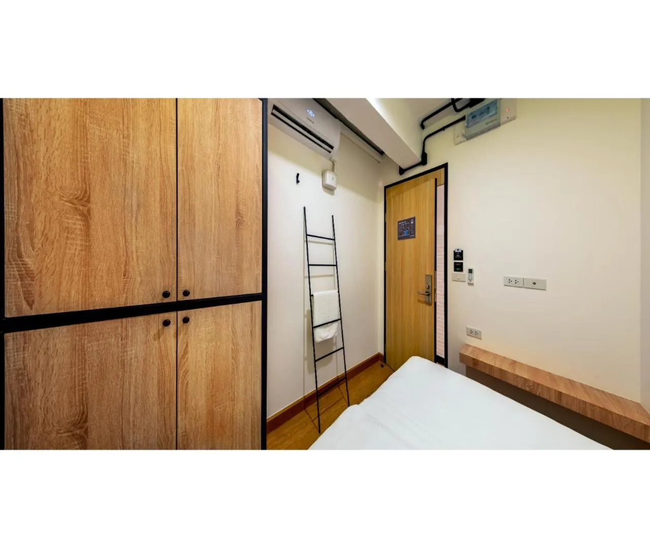 towels, Bed in Siam Subway Hostel and Café