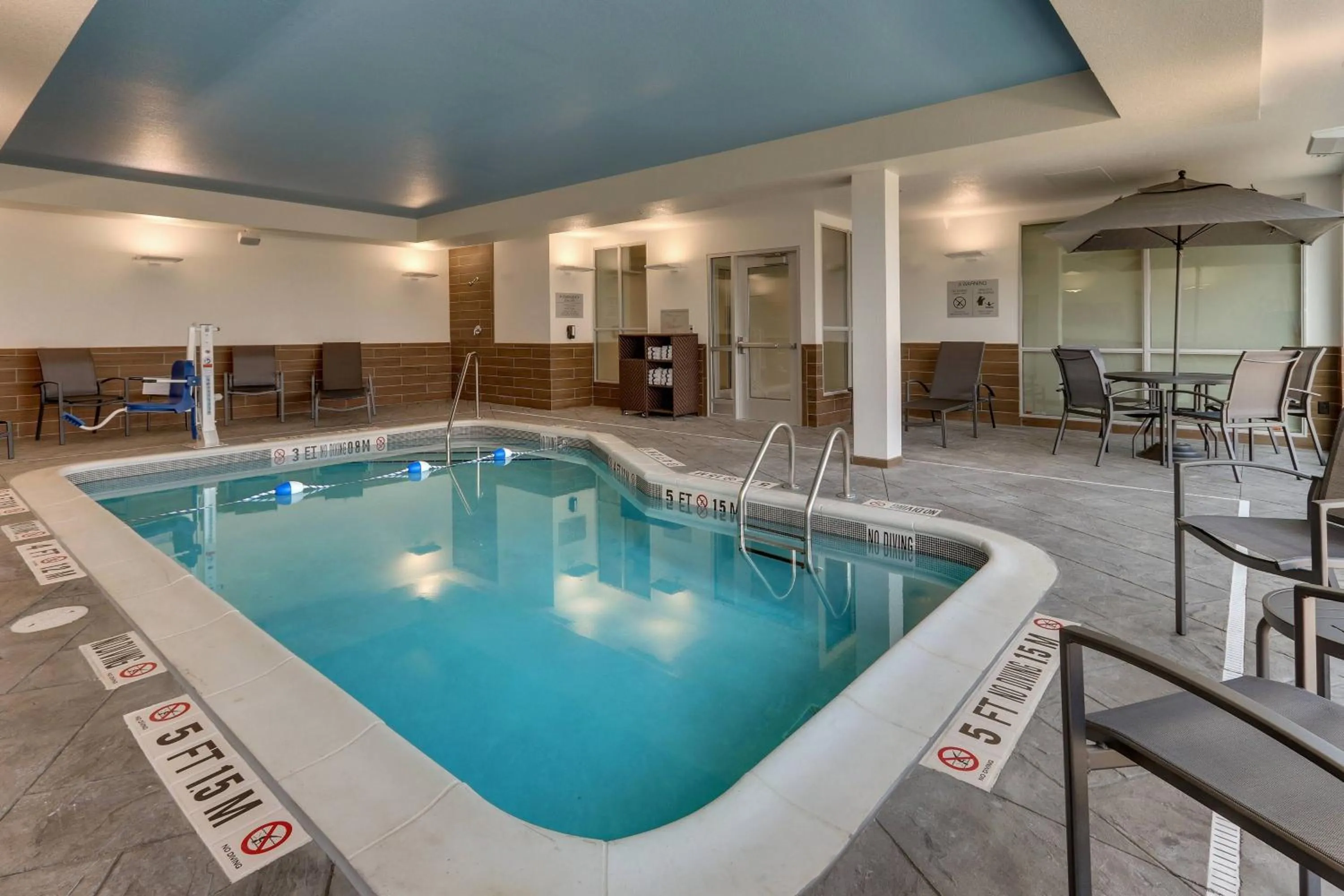 Swimming pool in Fairfield Inn & Suites Warsaw