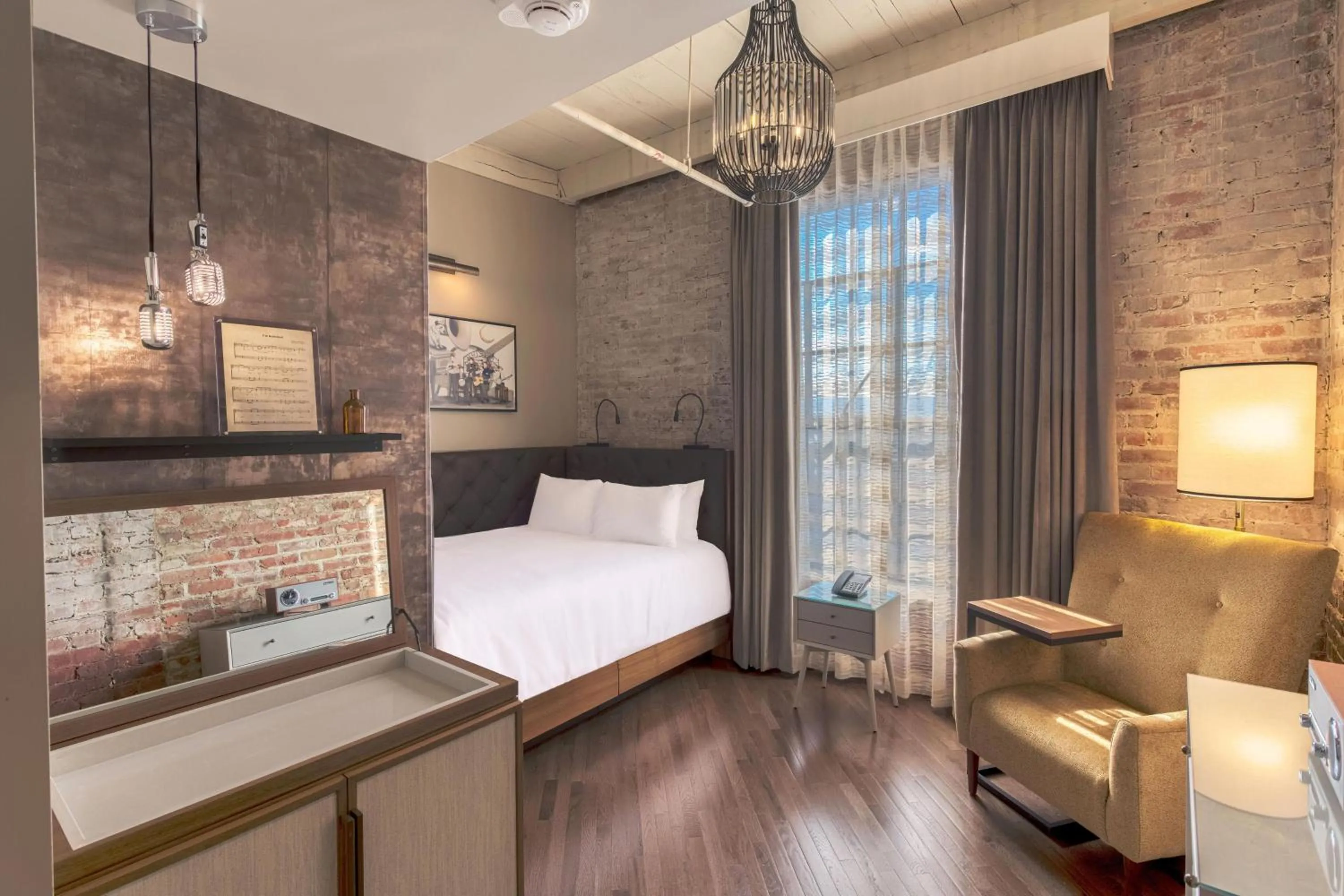 Photo of the whole room, Bed in The Sessions Hotel, Bristol, a Tribute Portfolio Hotel