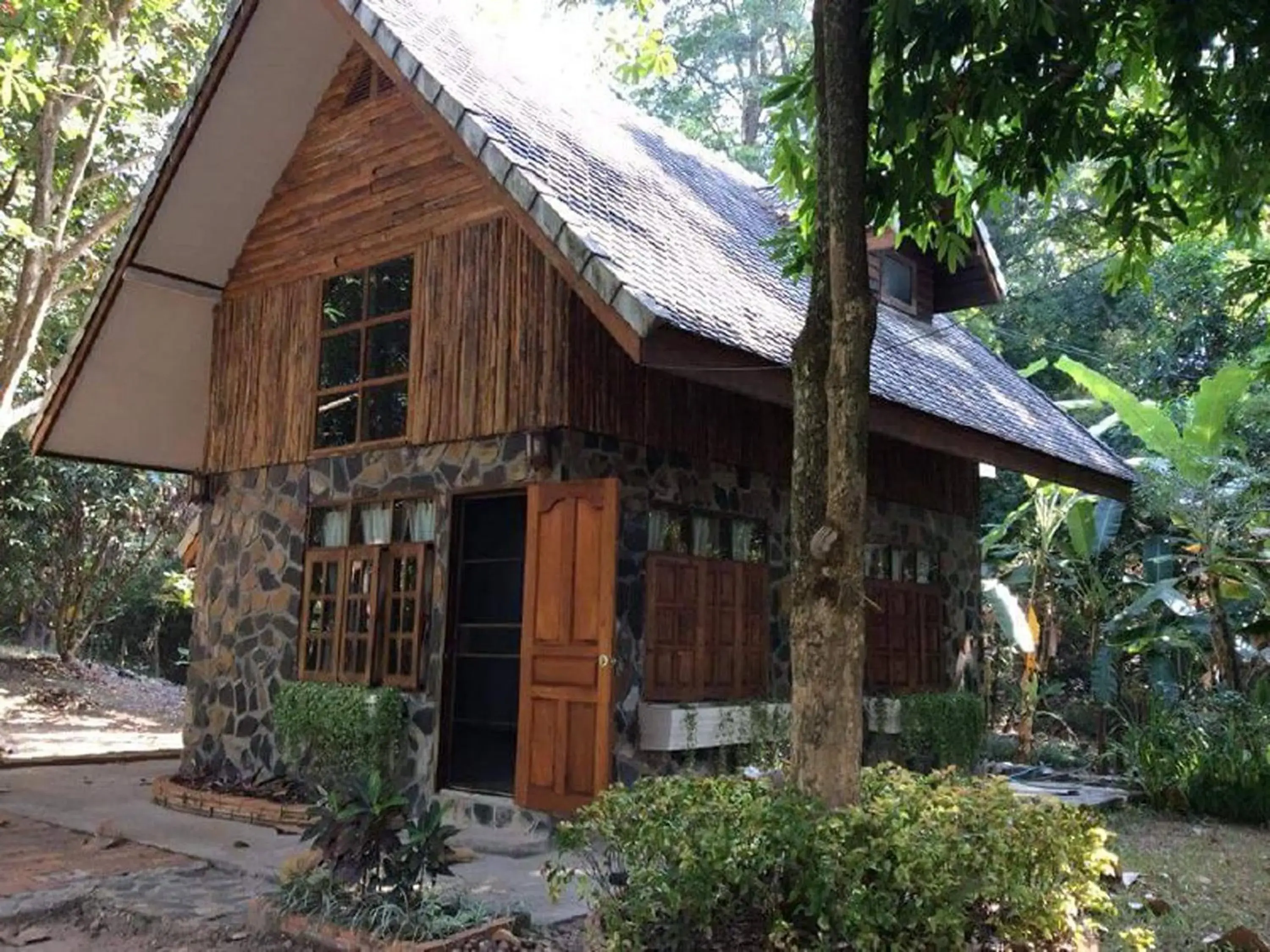 Property building in Bhupimarn Garden House Property building in Bhupimarn Garden House