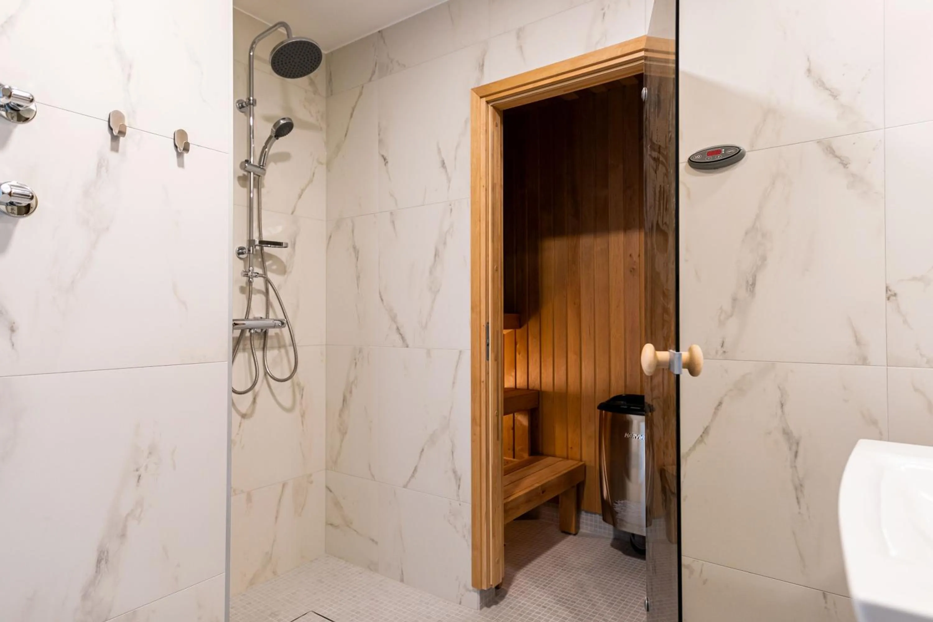 Bathroom in Ö Seaside Suites & SPA